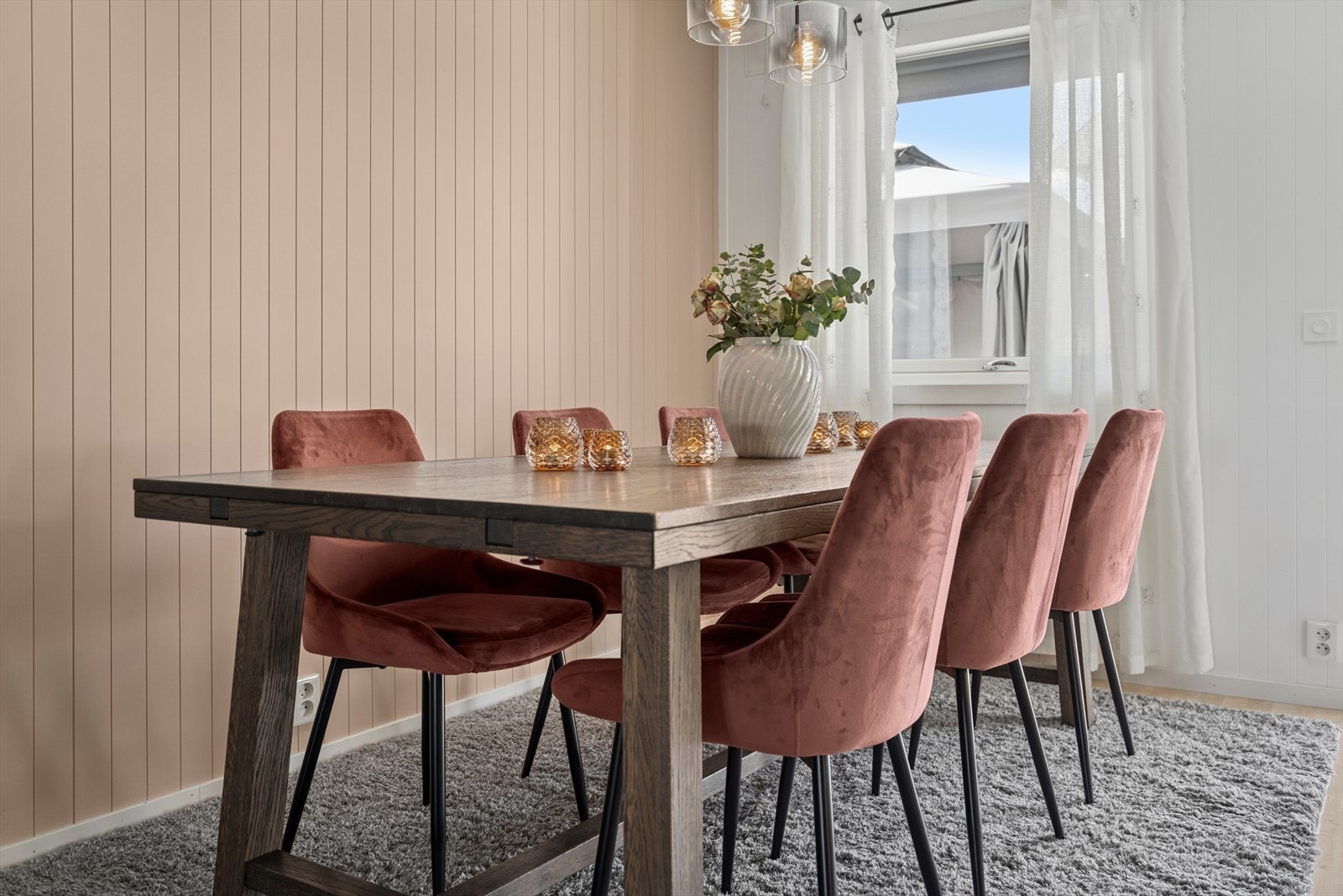 Her er det perfekt ramme for hyggelige måltider og gode samtaler. Galleribilde