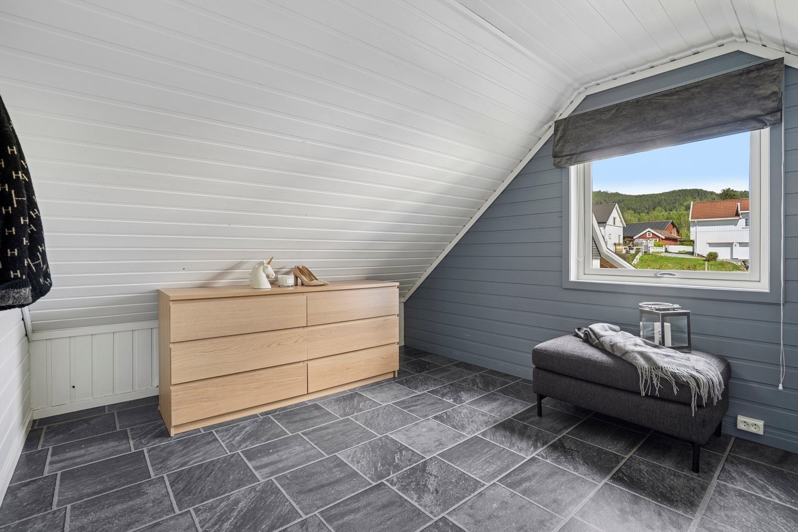 Barnevennlig planløsning med begge soverommene på samme plan Galleribilde