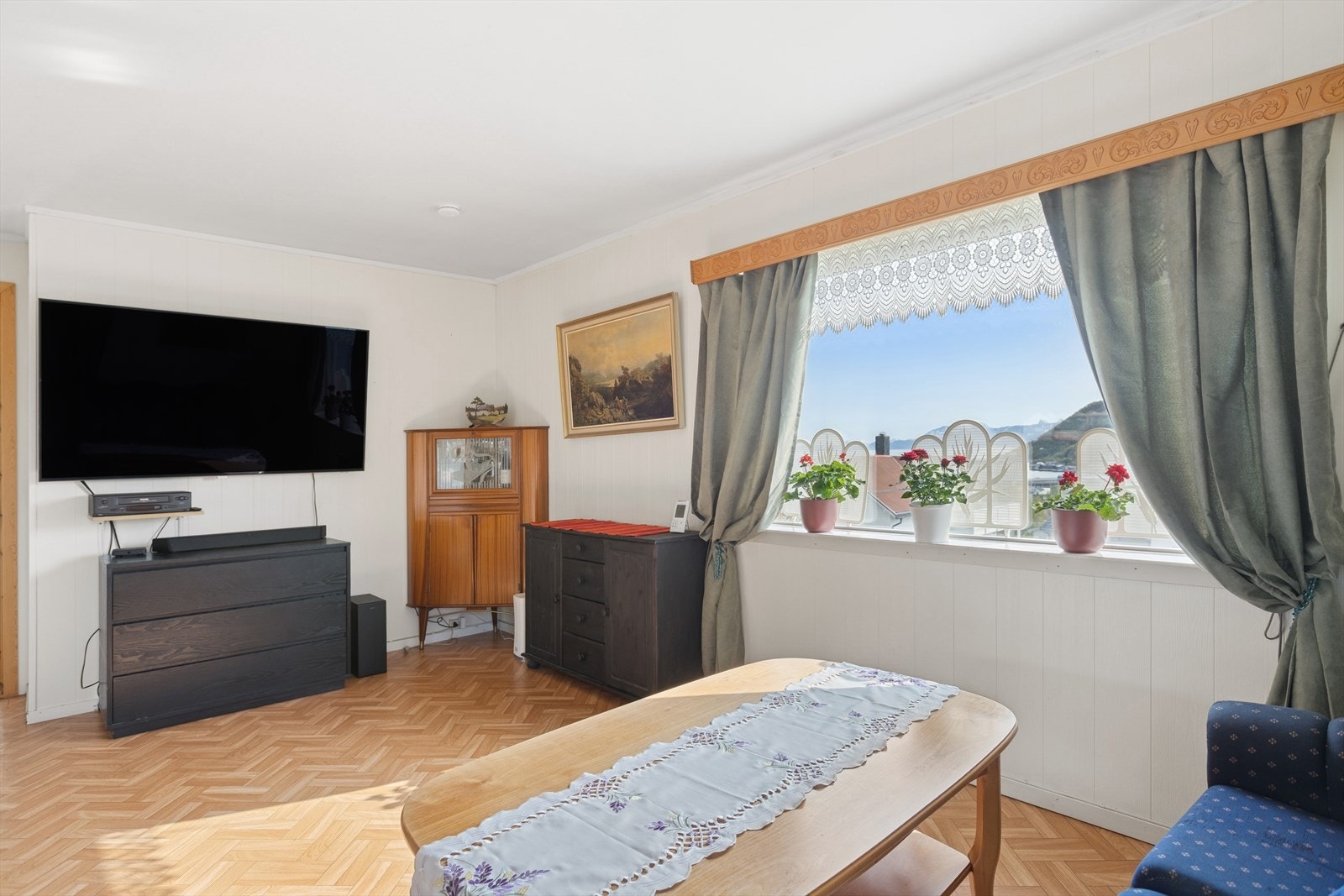 - Stue 2.etasje. Galleribilde