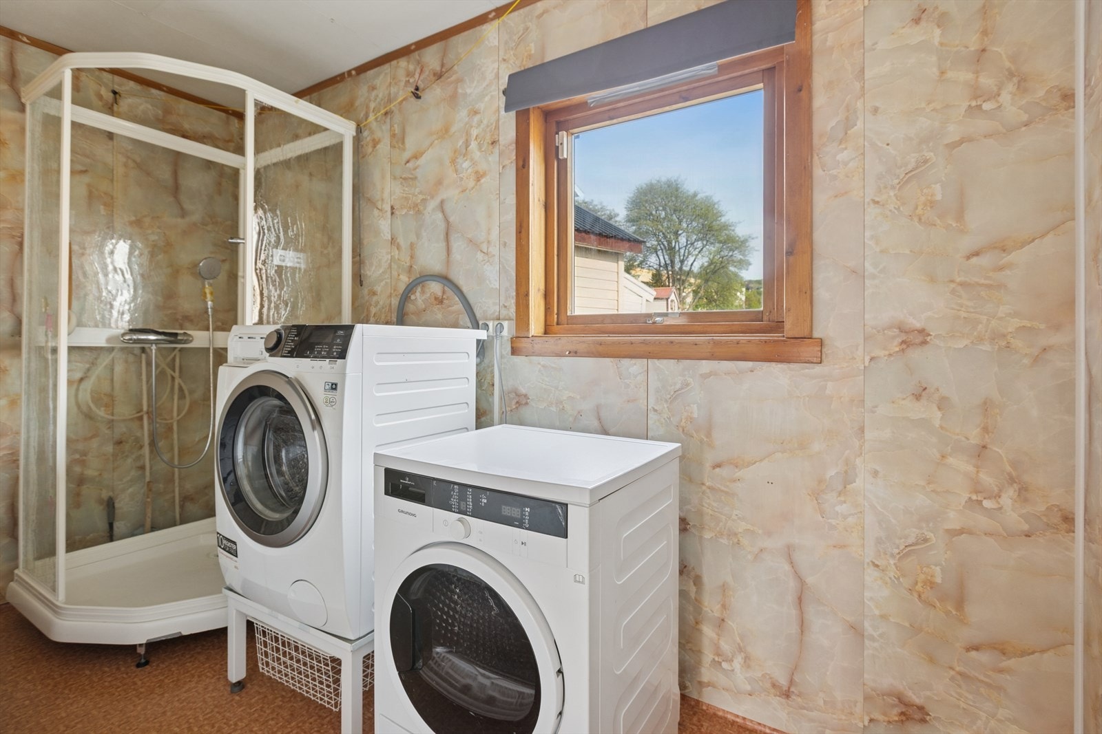 - Det er også opplegg og plass til vaskemaskin og tørketrommel. Galleribilde