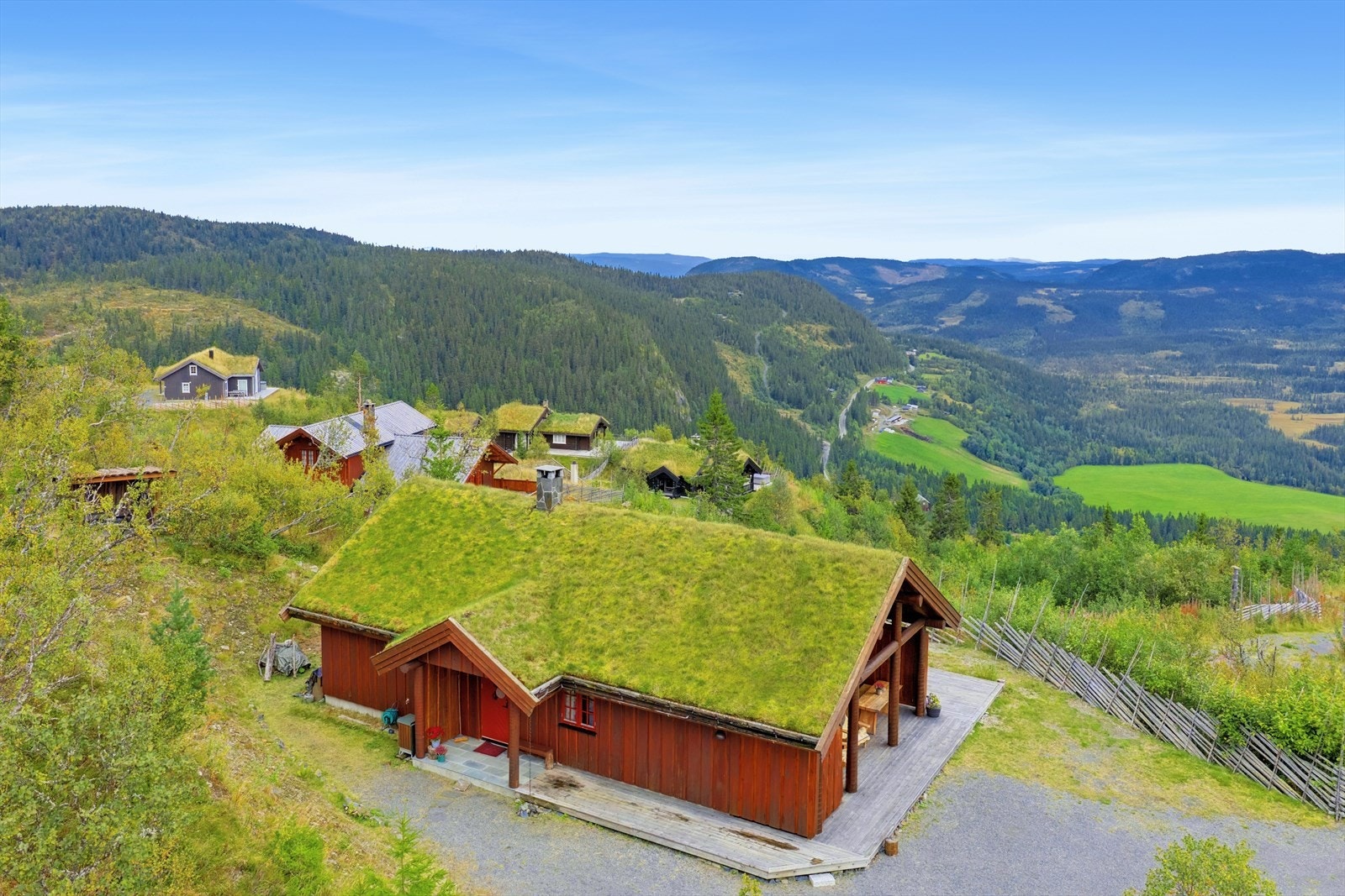 DNB Eiendom v/Torleif Løvfald Gaard presenterer Utsiktsvegen 54! Galleribilde