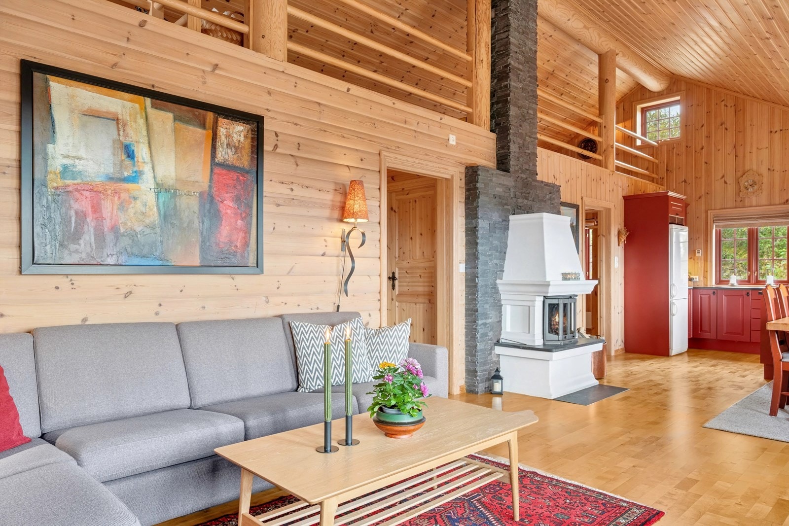 Elementpeis med innsats med dører gir den rette hyttestemningen og god varme etter en lang dag i skiløypen. Galleribilde