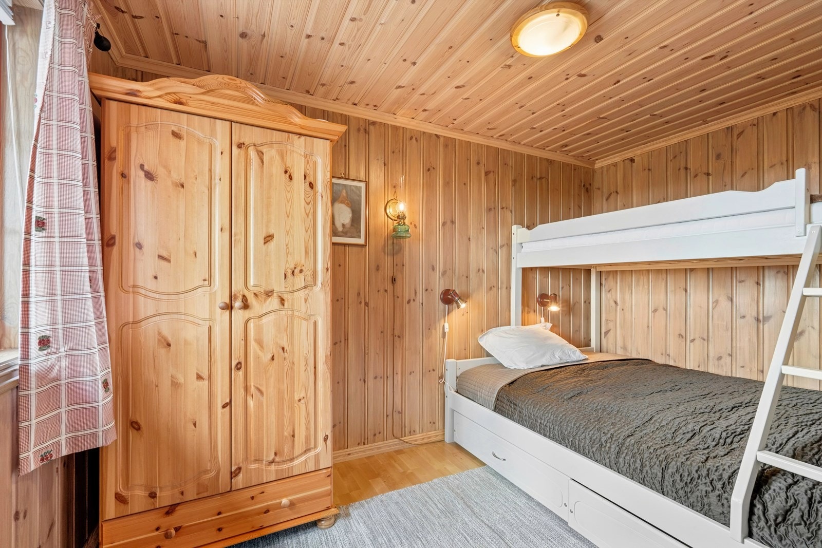 De to øvrige soverommene har også god størrelse, med plass til seng og øvrig innredning etter behov. Galleribilde