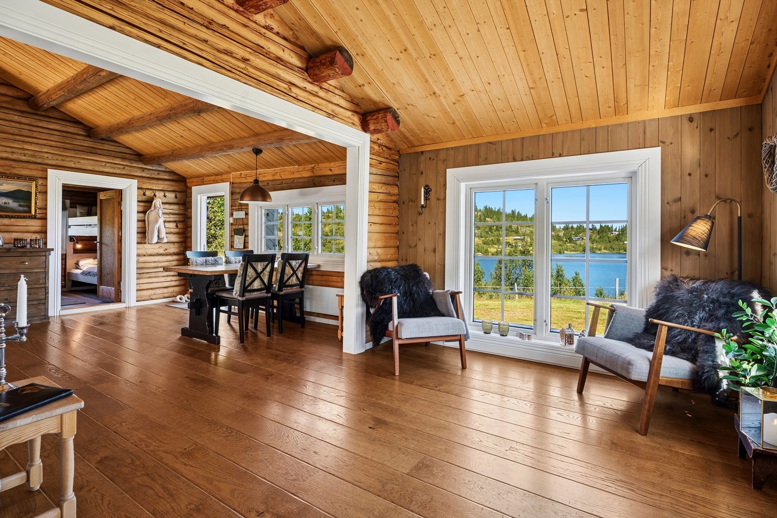 Hytten har en lun og herlig stueavdeling med god møbleringsfrihet. Galleribilde