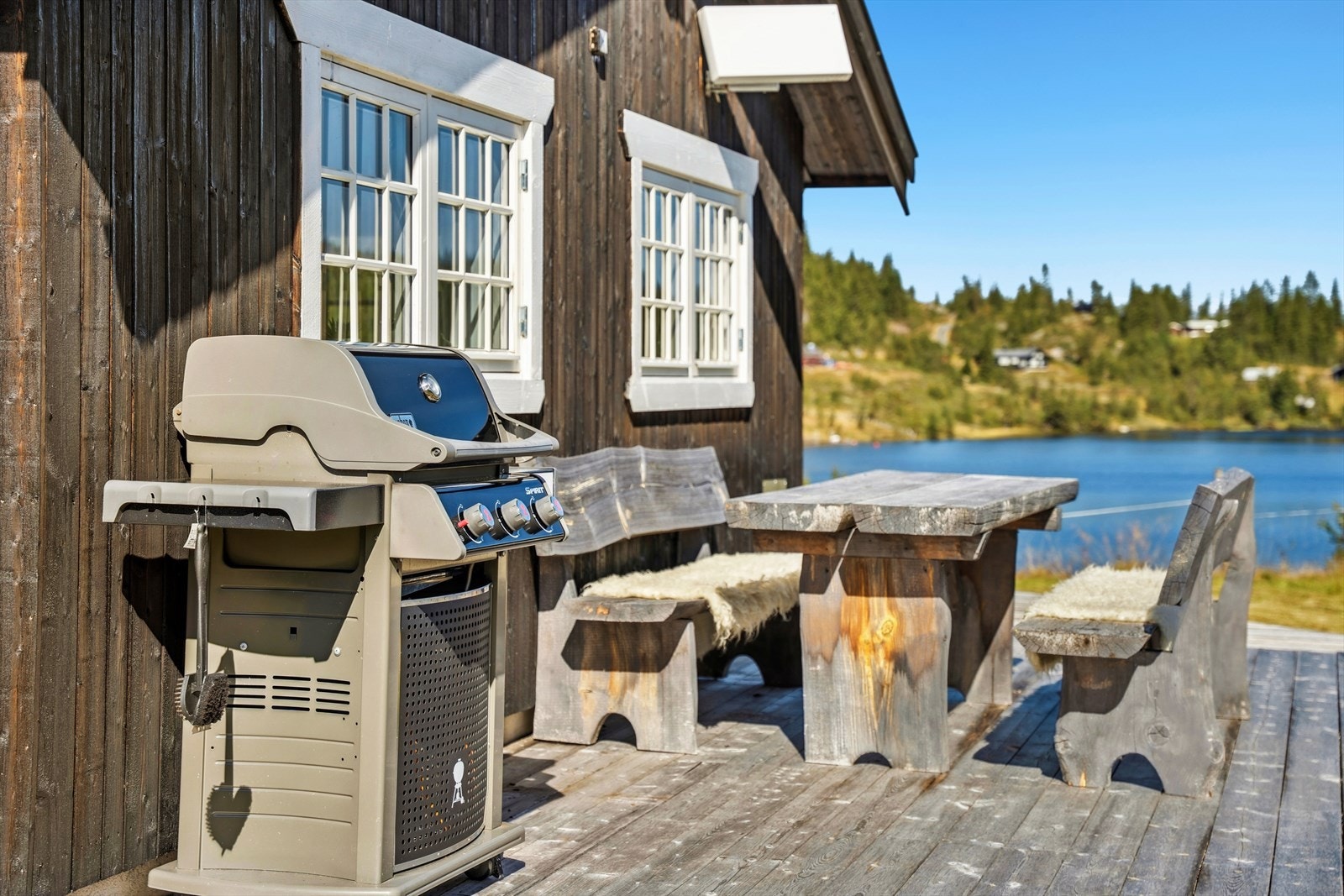 Terrassen med god møbleringsfrihet. Inviter venner og familien til hyggelig grillselskap. Galleribilde