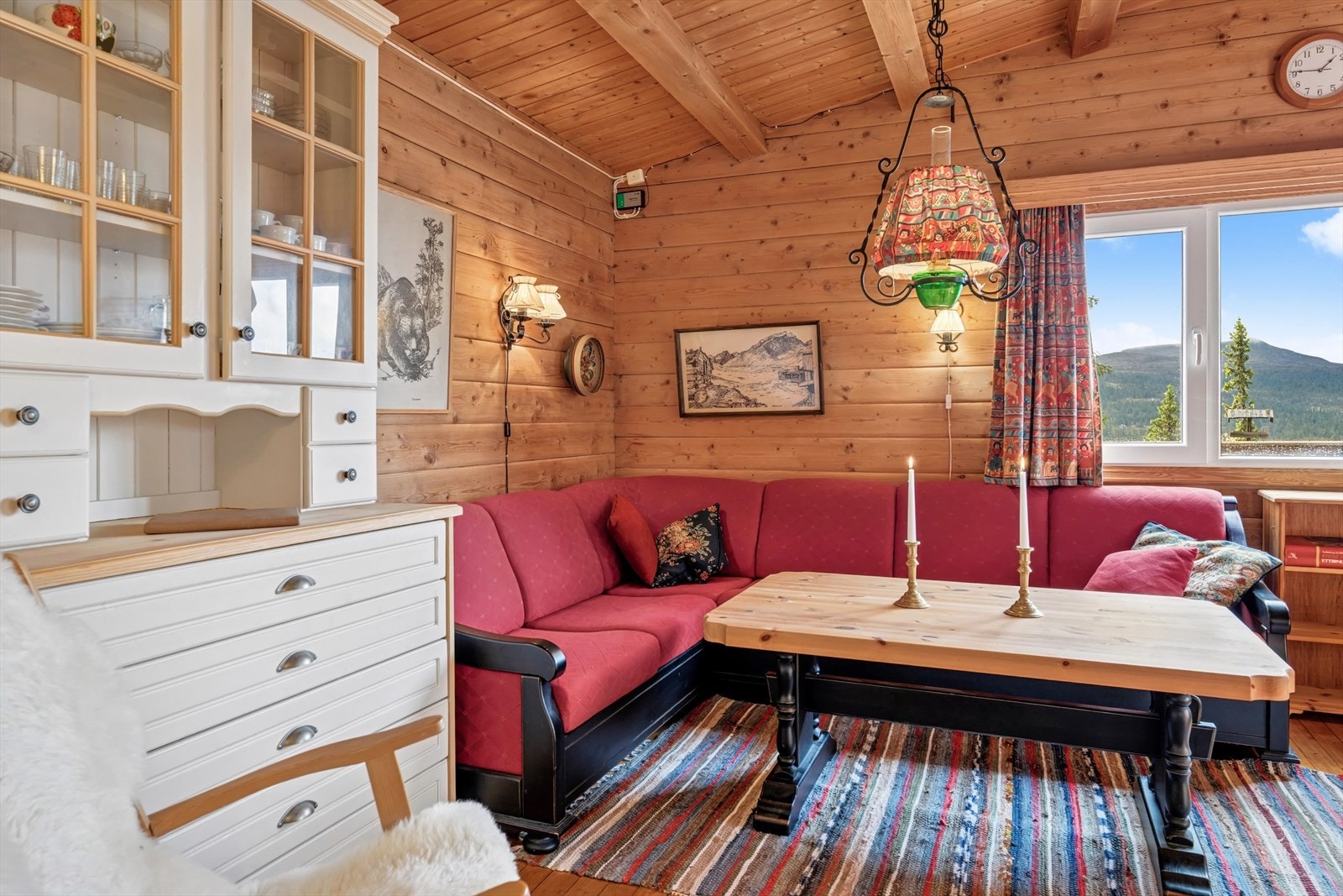 Her er det god plass til sofagruppe og godstolen. Galleribilde