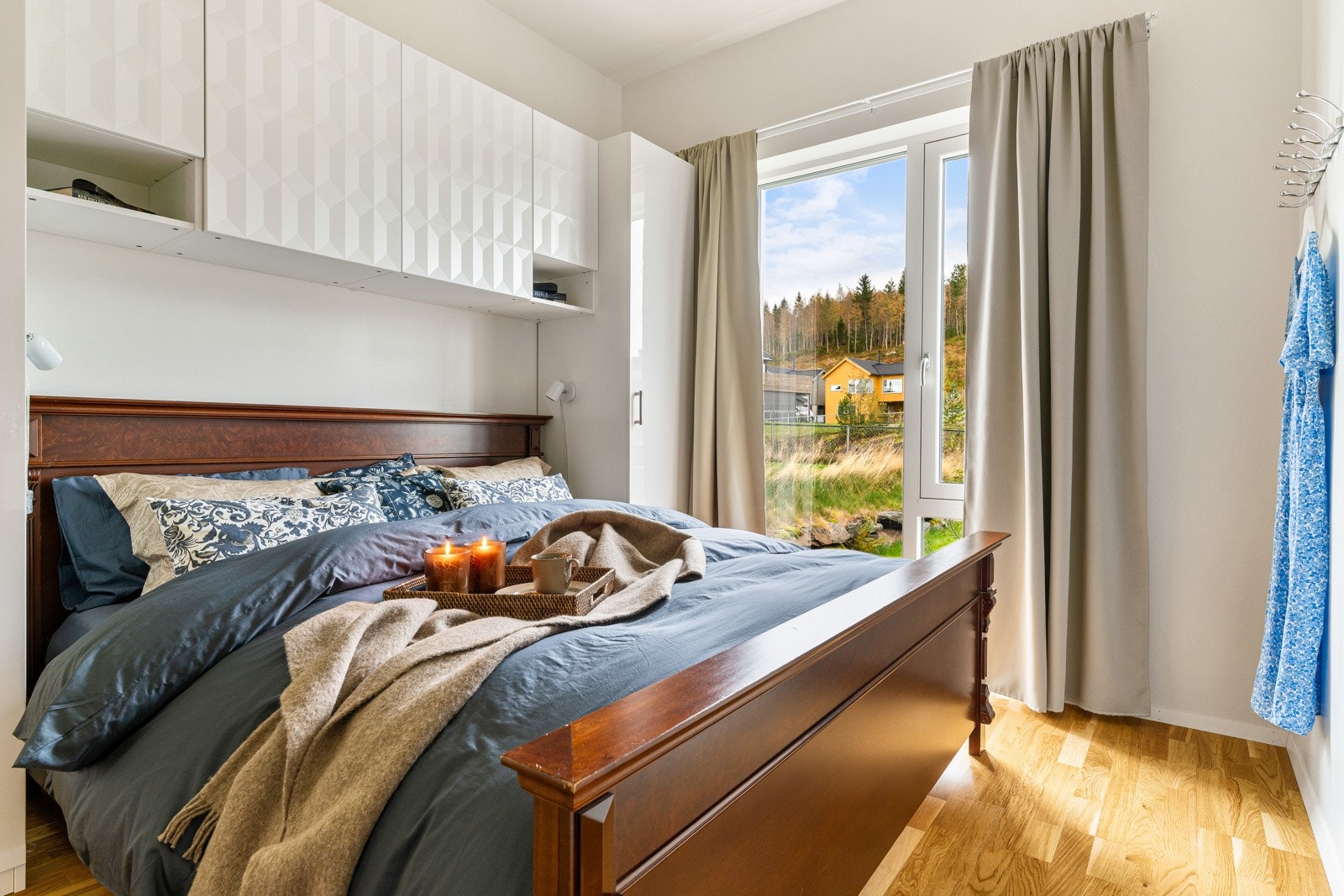 I første etasje ligger boligens hovedsoverom med en-suite bad. Galleribilde