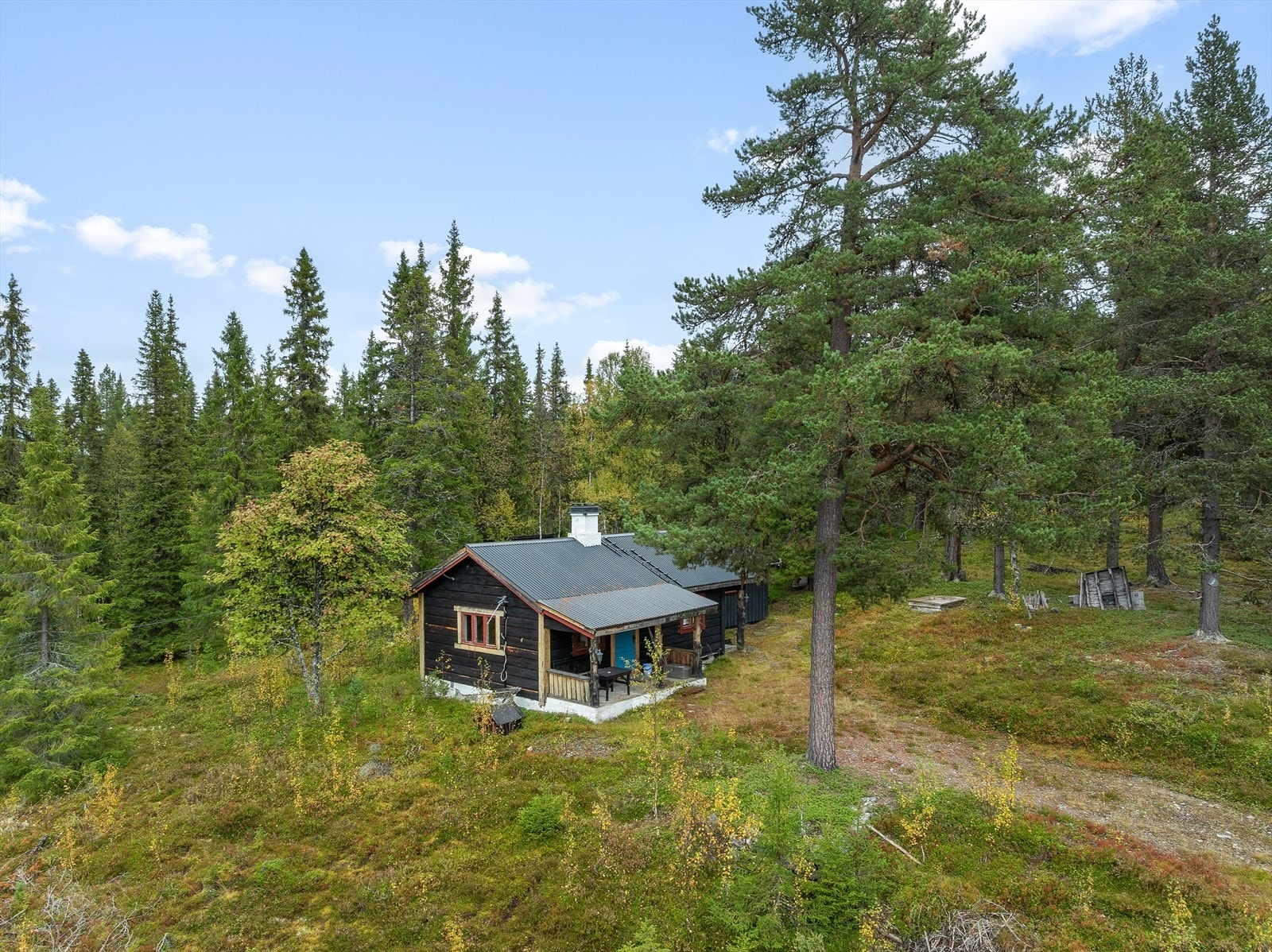 "Goly" ble oppført i 1950 og ligger på en svært romslig tomt på ca 3290 kvm. Galleribilde