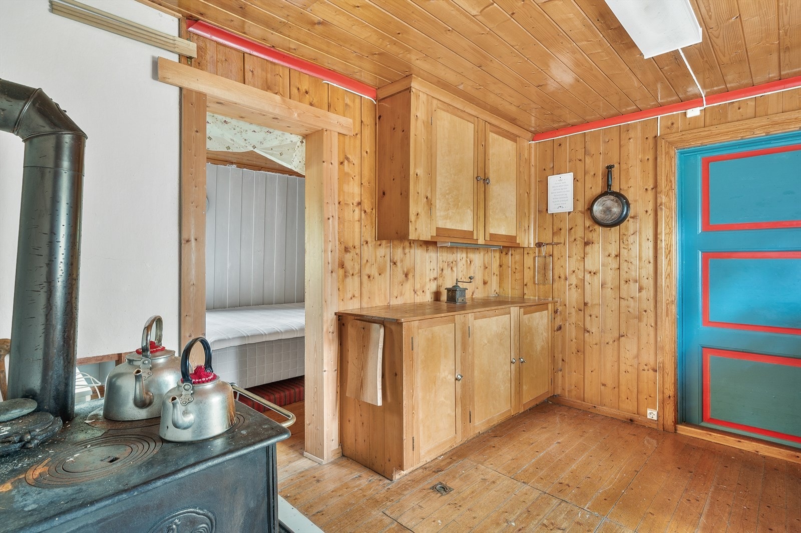 Kjøkkenet har enkel standard og er enkelt innredet. Galleribilde