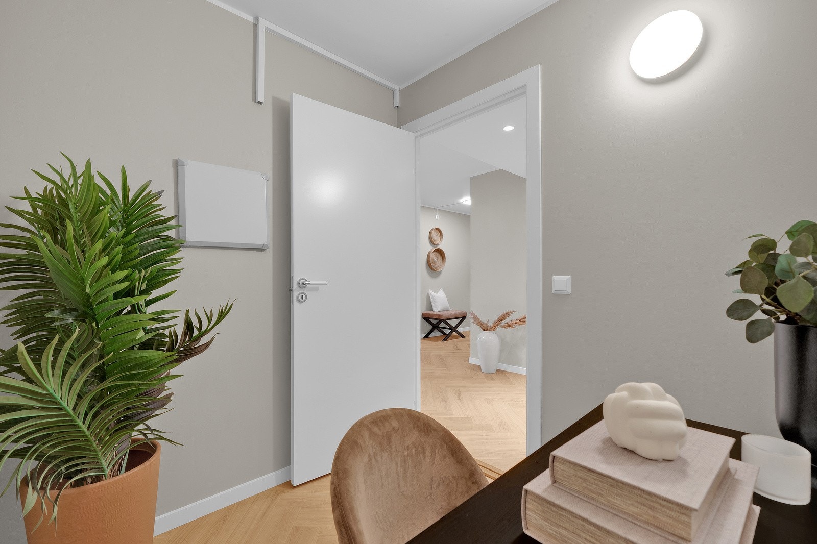 Bod, her innredet som kontor Galleribilde