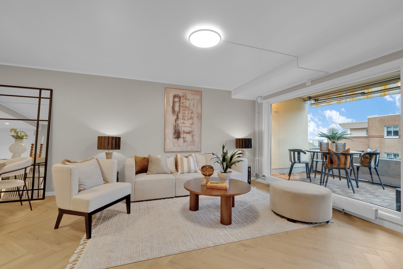 Flott gulv og nymalte overflater. Galleribilde