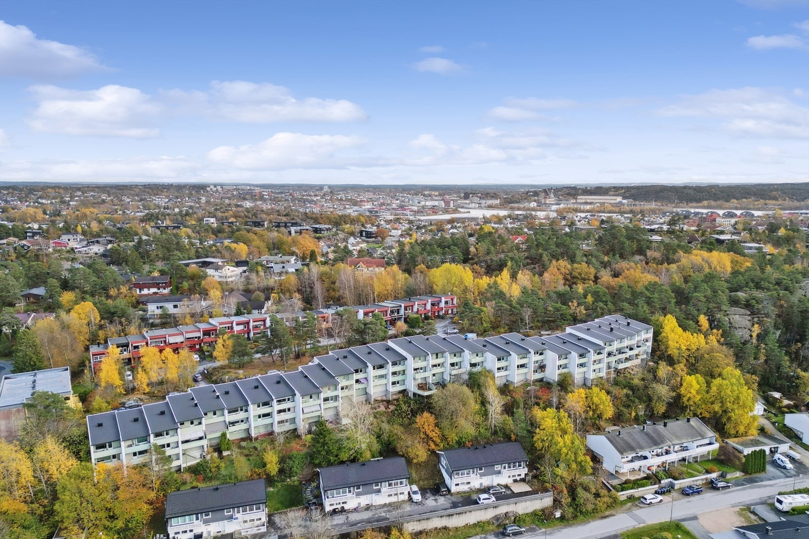 Leiligheten ligger i naturskjønne omgivelser. Galleribilde