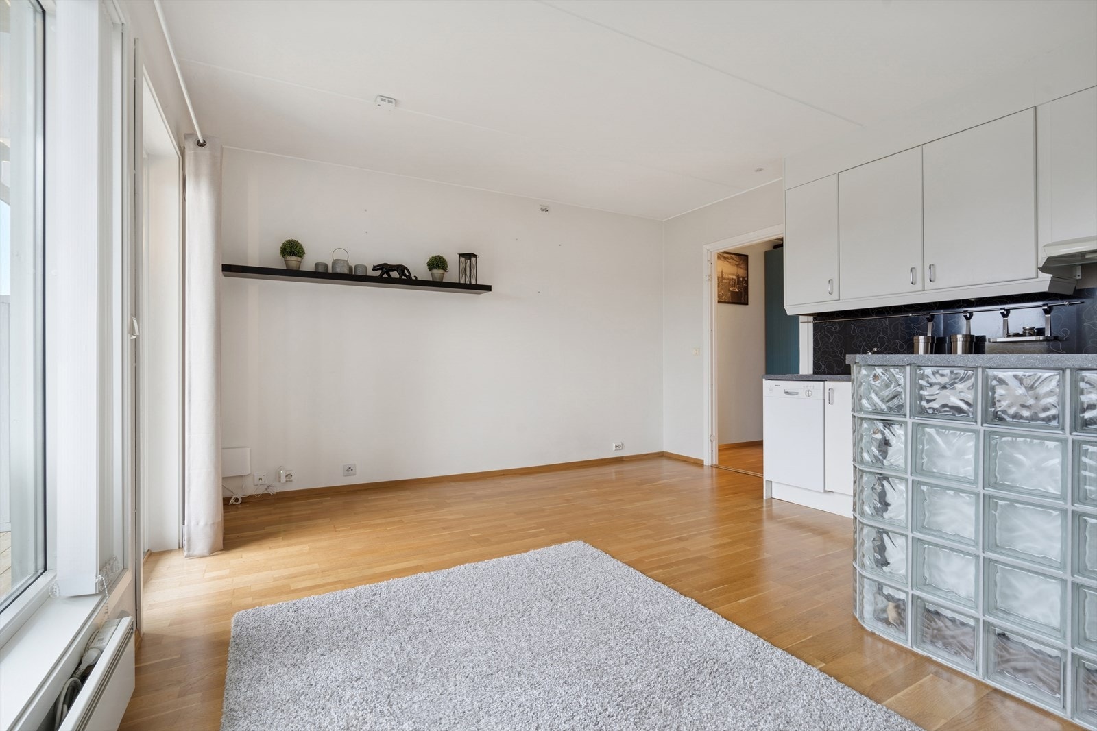 Stue/kjøkken måler til sammen 19,1 kvm. Galleribilde