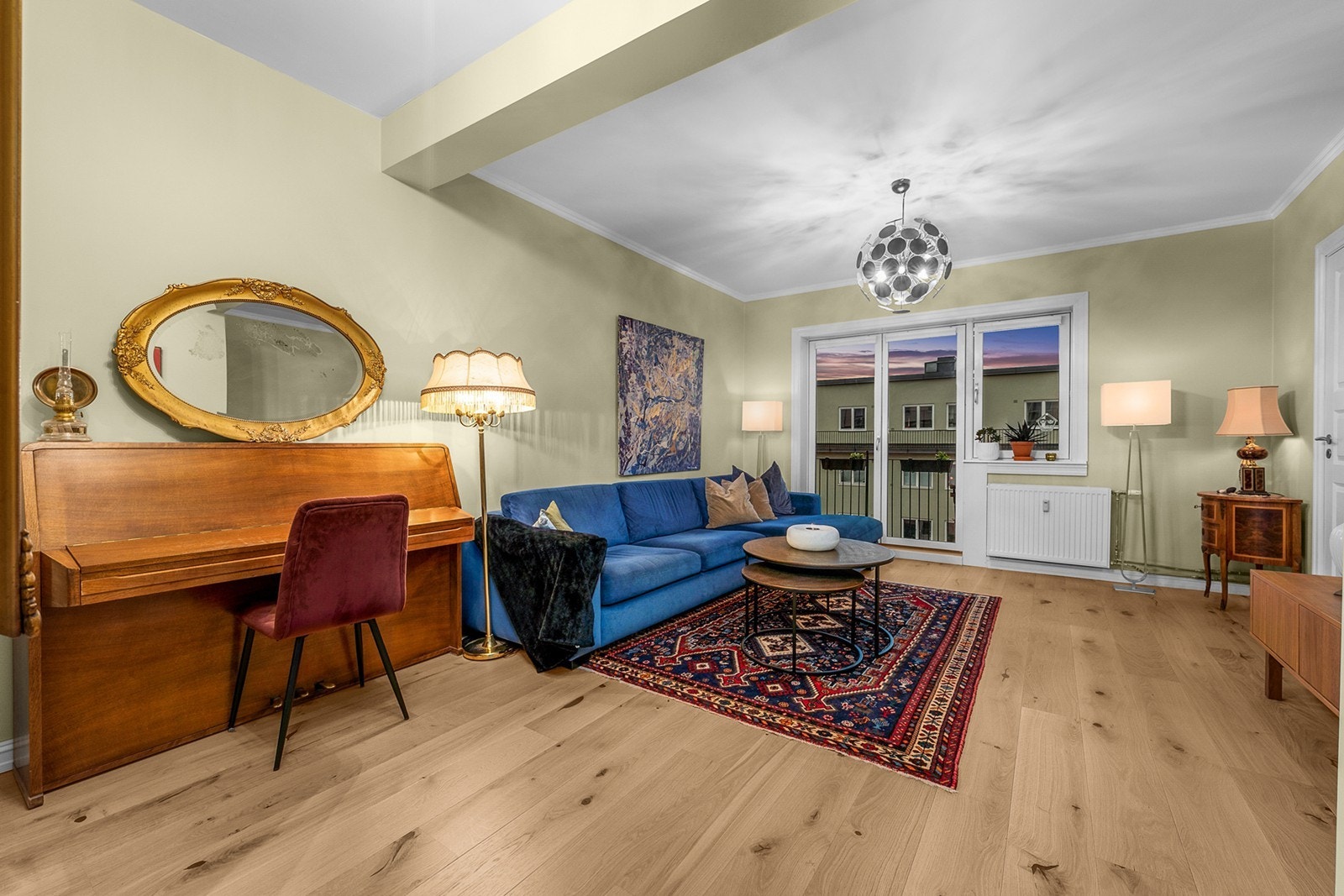 Velkommen til Sinsenterassen 23 - En gjennomgående og pen 3-roms selveier beliggende i byggets 3. etasje. Galleribilde