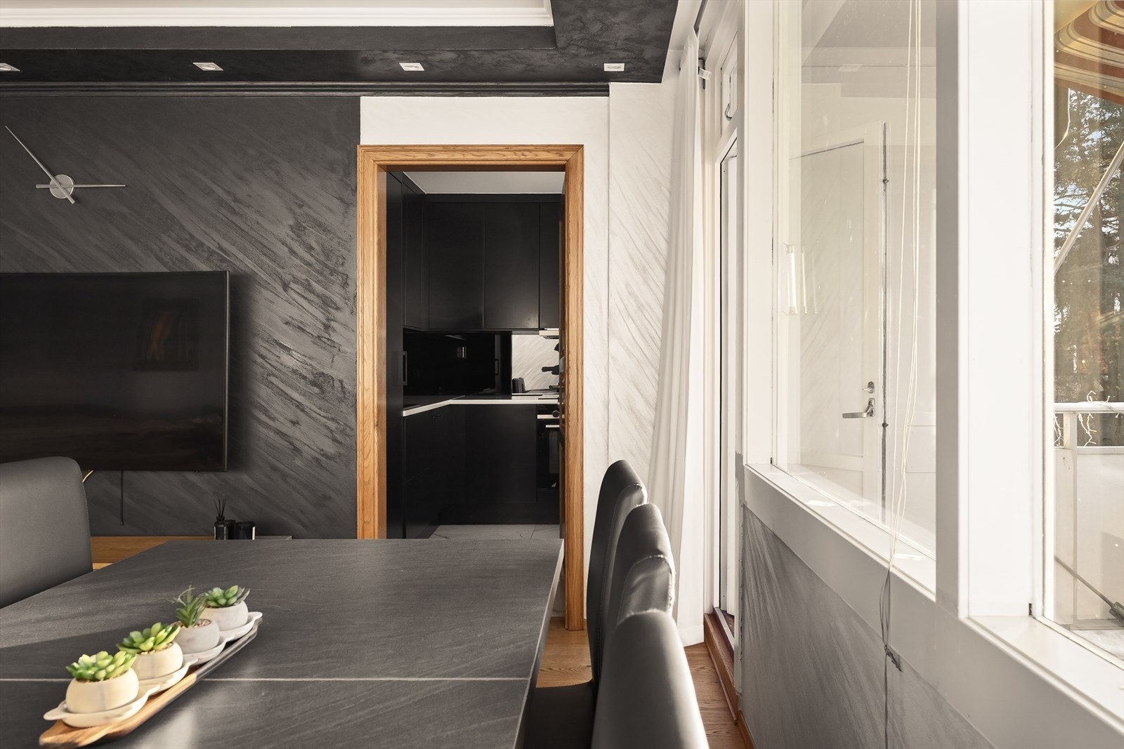 - Leiligheten har en god planløsning med separat stue og kjøkken - Galleribilde