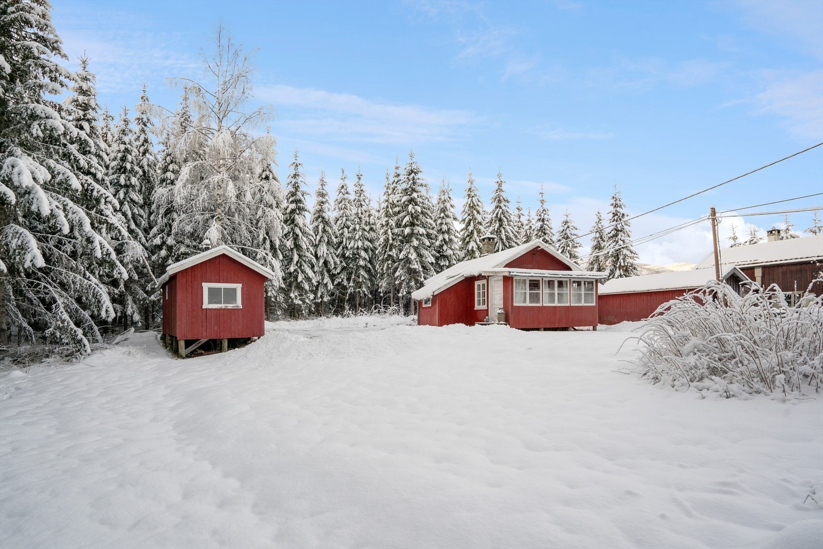 Fritidseiendom beliggende i utkanten av Eggedal sentrum. Eiendommen er bestående av fritidsbolig og uthus. Galleribilde