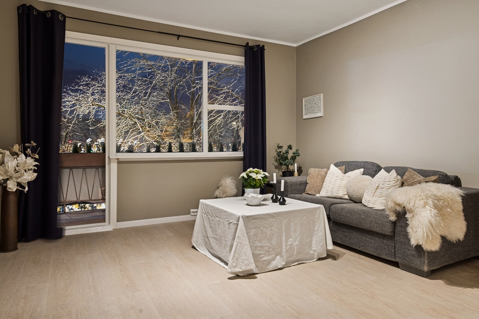 DNB Eiendom v/Jørgen Bratberg Michaelsen tlf. 47613726 ønsker deg velkommen til tredje etasje i Håkon Jarls gate 2! Galleribilde