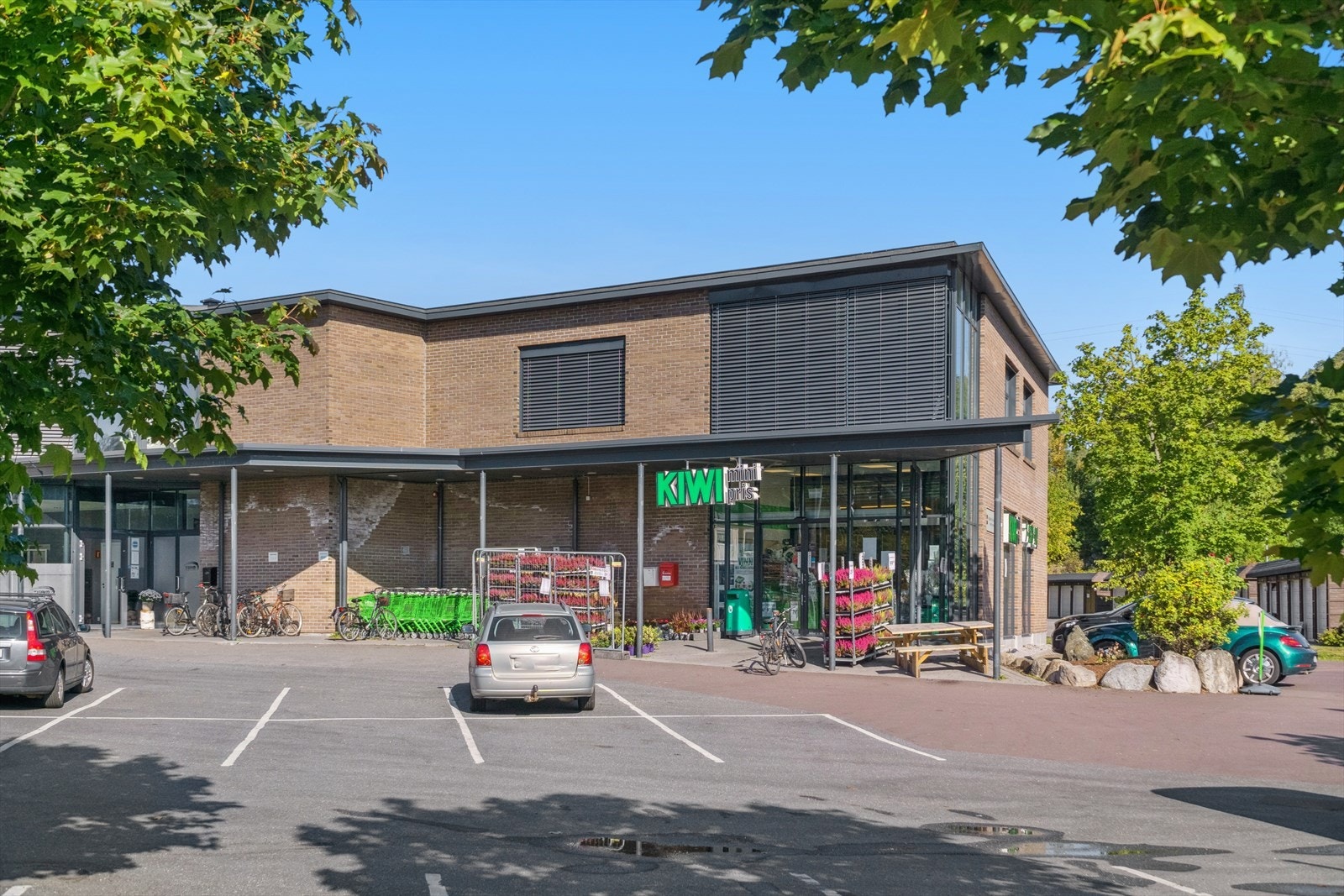 Team treningssenter og Kiwi ca. 6 min gange. Galleribilde