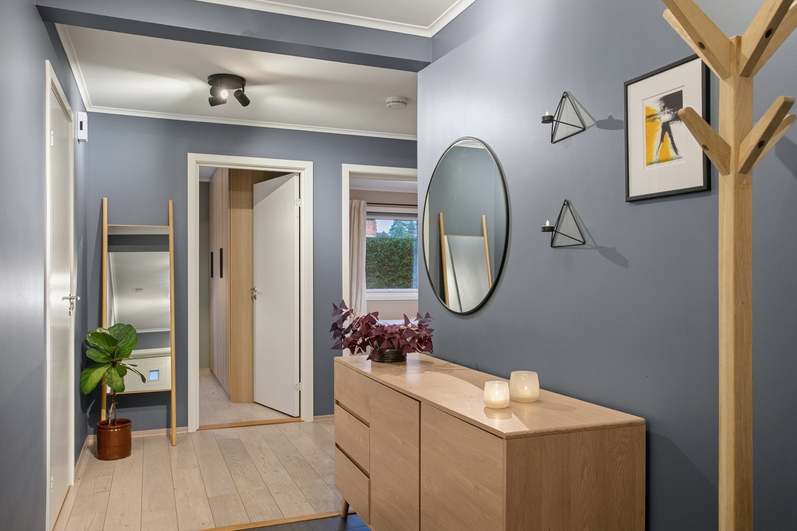 Mellomgang til 3 soverom, og bad. Galleribilde