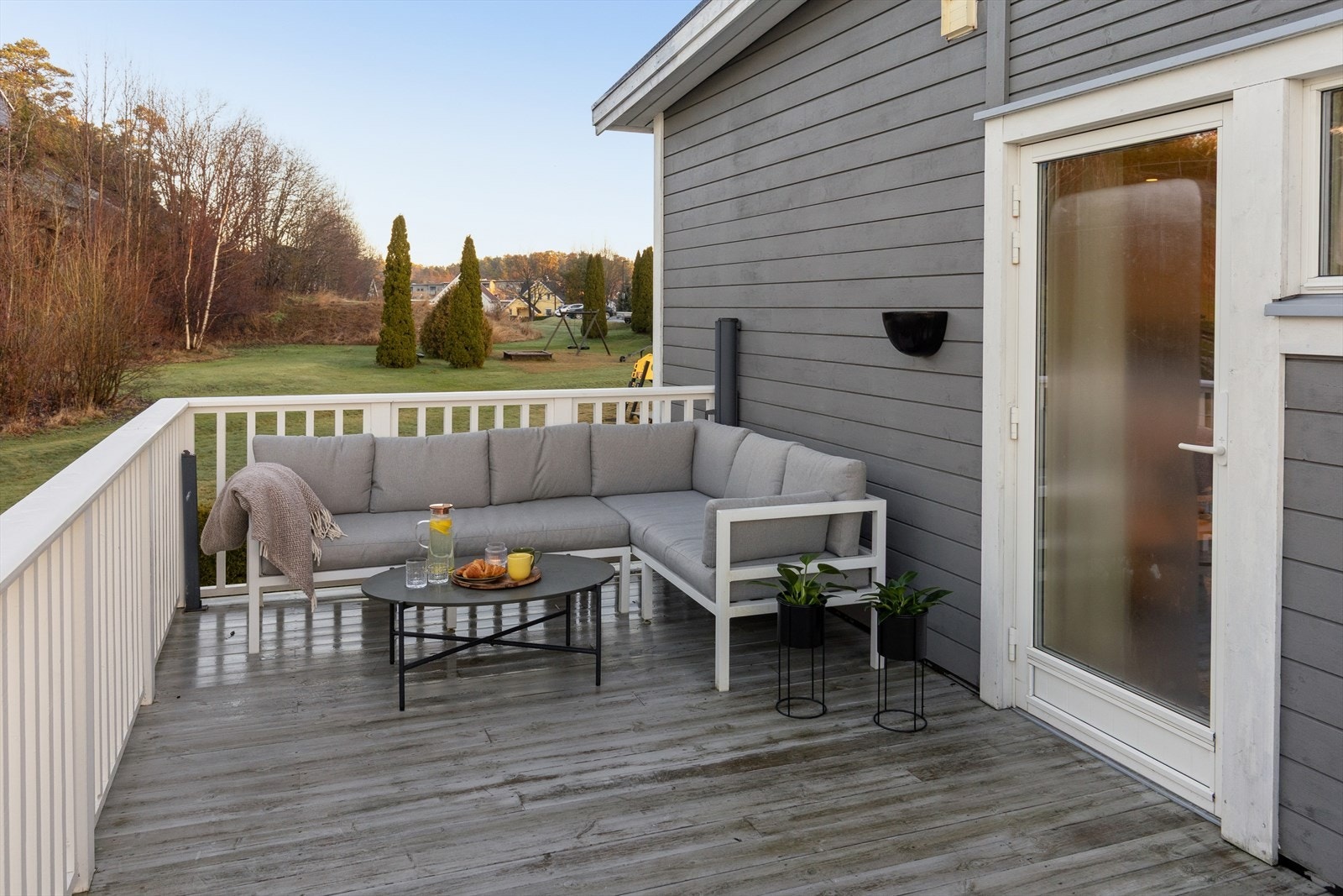 Utsikt mot lekeplassen. Galleribilde