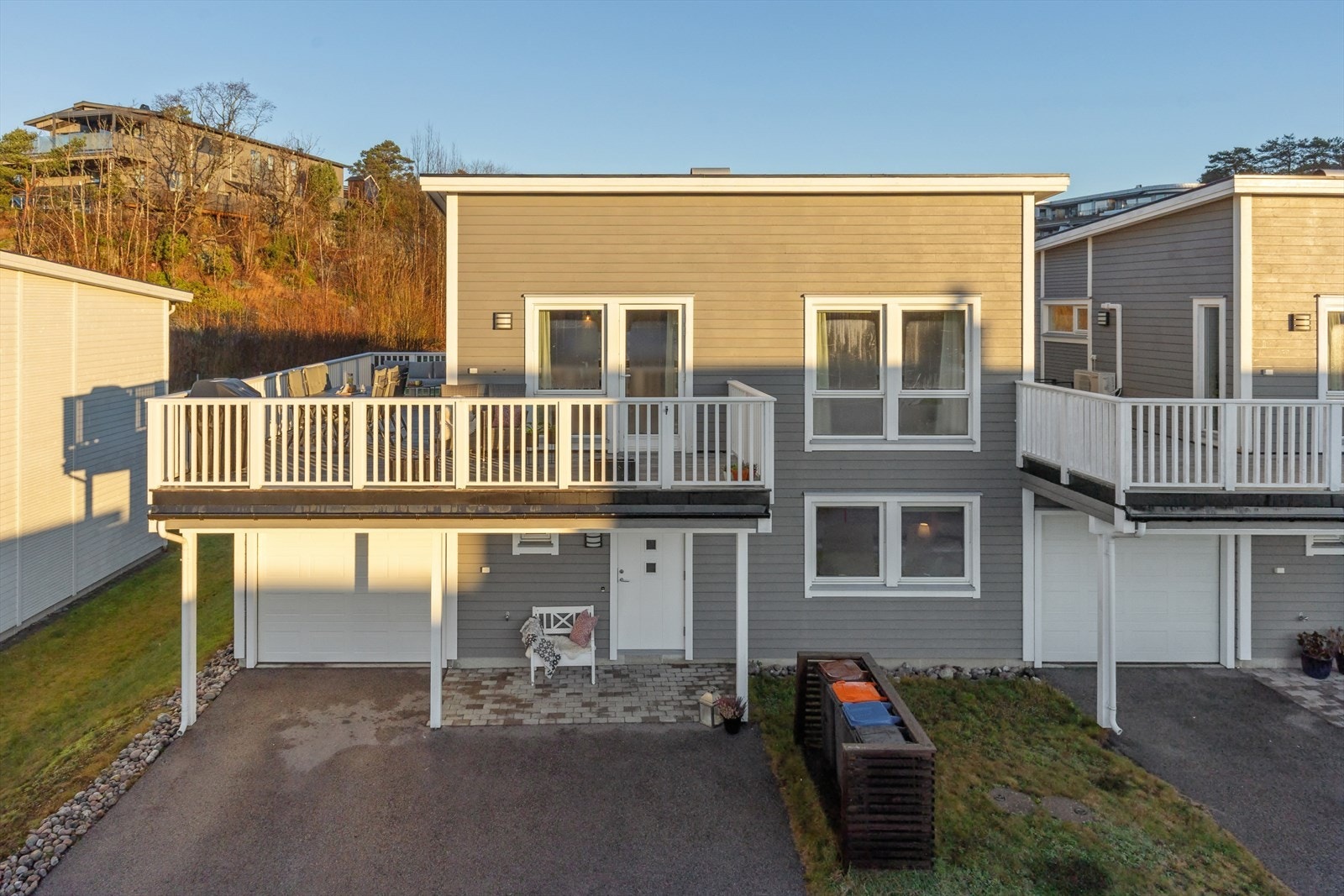 Boligen ligger et lite og trivelig bomiljø, innerst i blindgate. Galleribilde