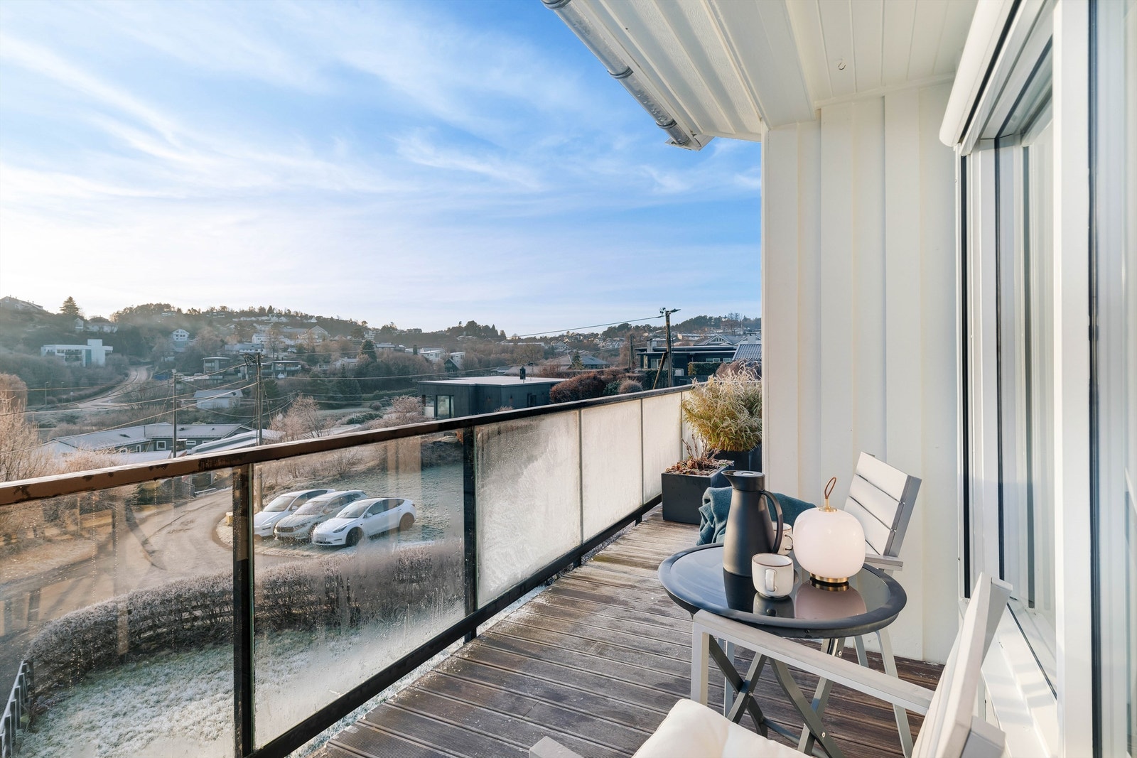 Utsikt over nærområdet mot Sandsli Galleribilde