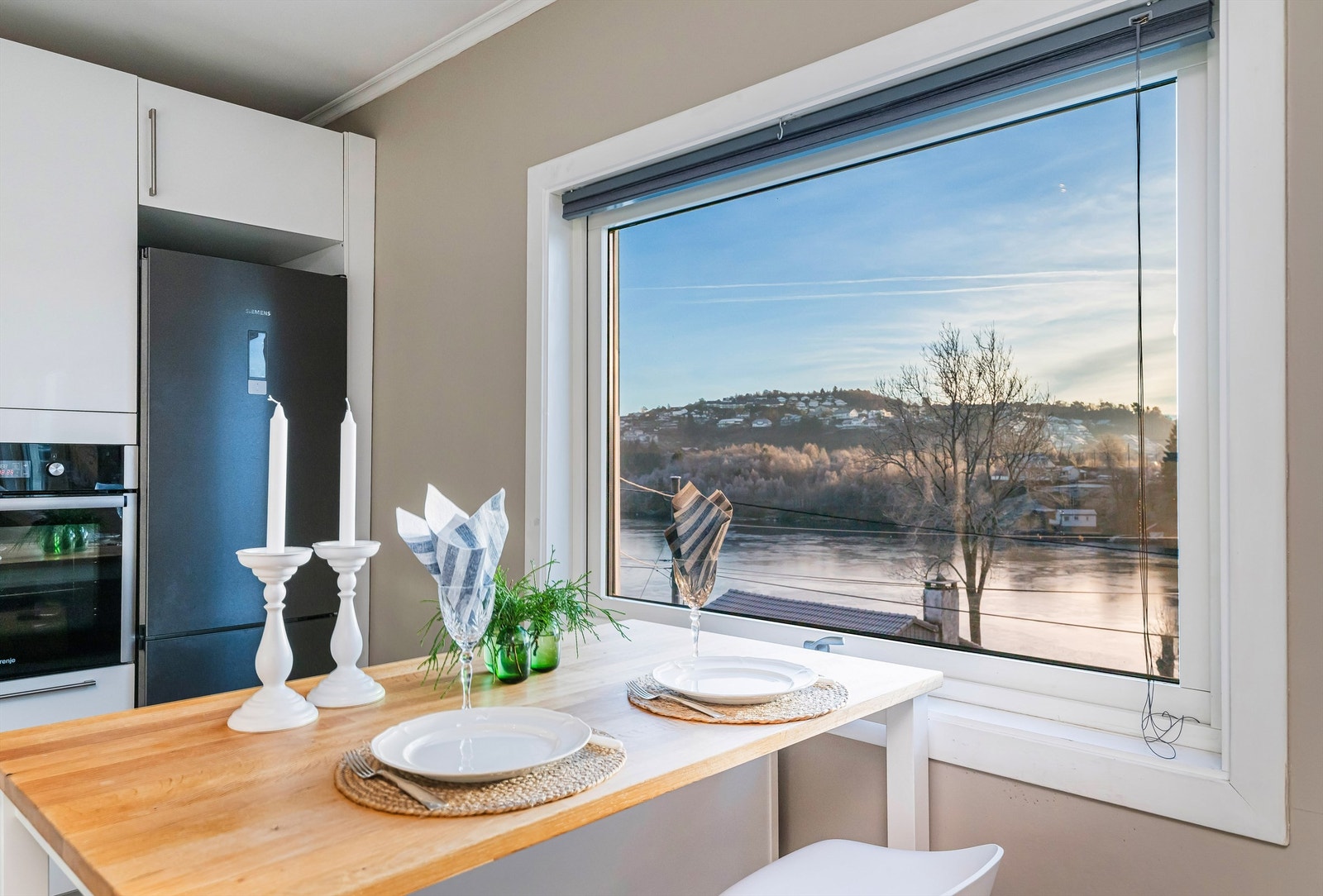 Greit å nyte utsikten sammen med et godt måltid Galleribilde