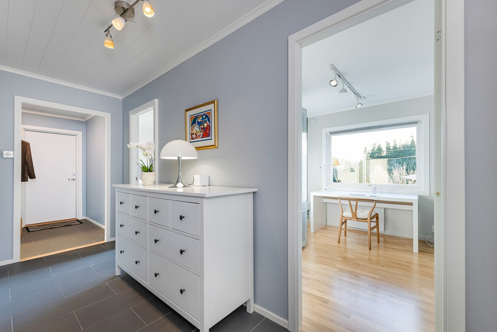 Gang mot soverom og vindfang Galleribilde