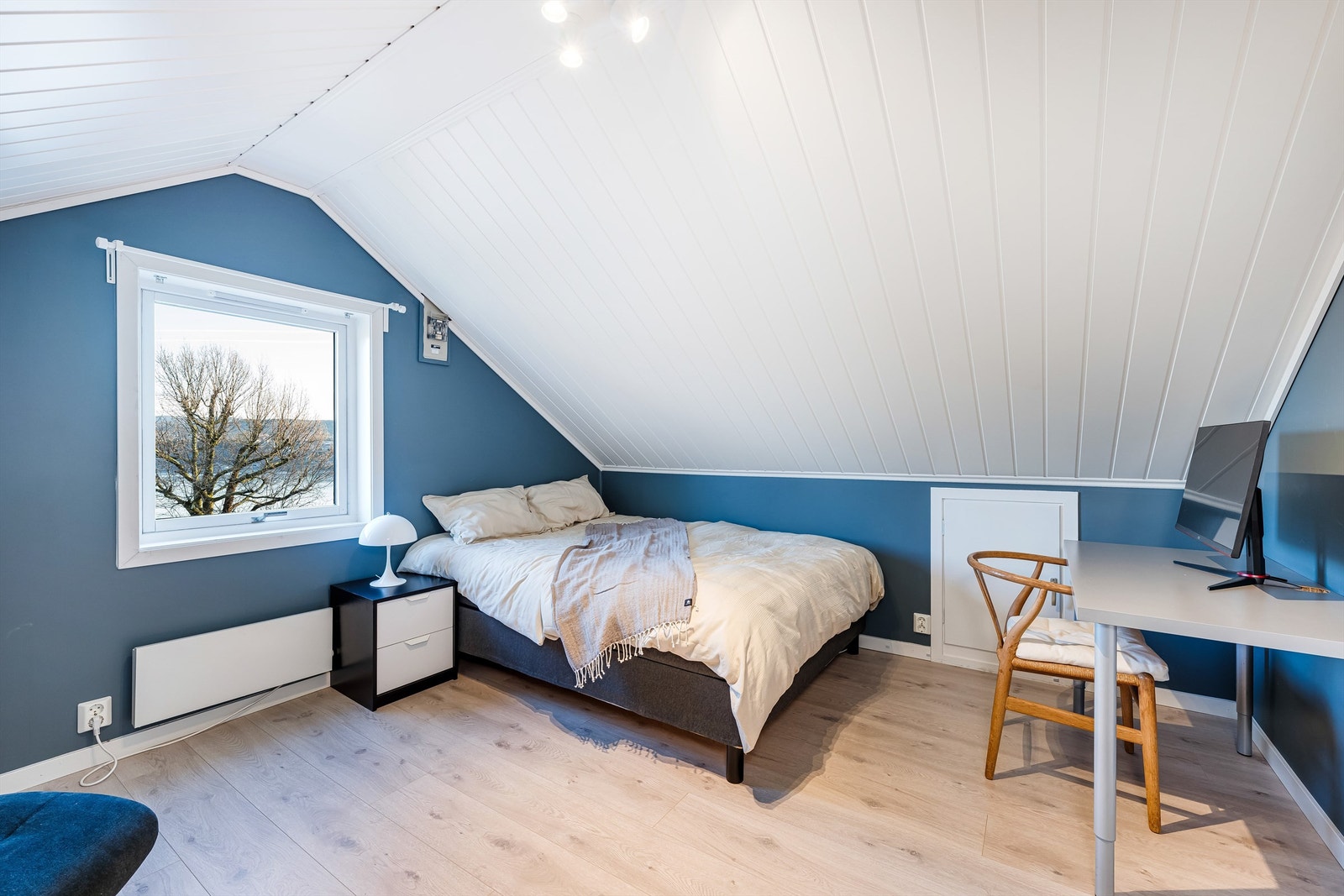 Utsikt og lagring i knevegg Galleribilde