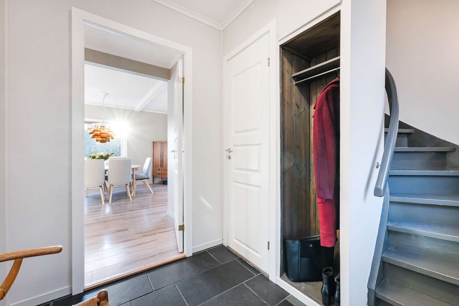 Fra entrè i 1. etg. er det trapp til loft Galleribilde