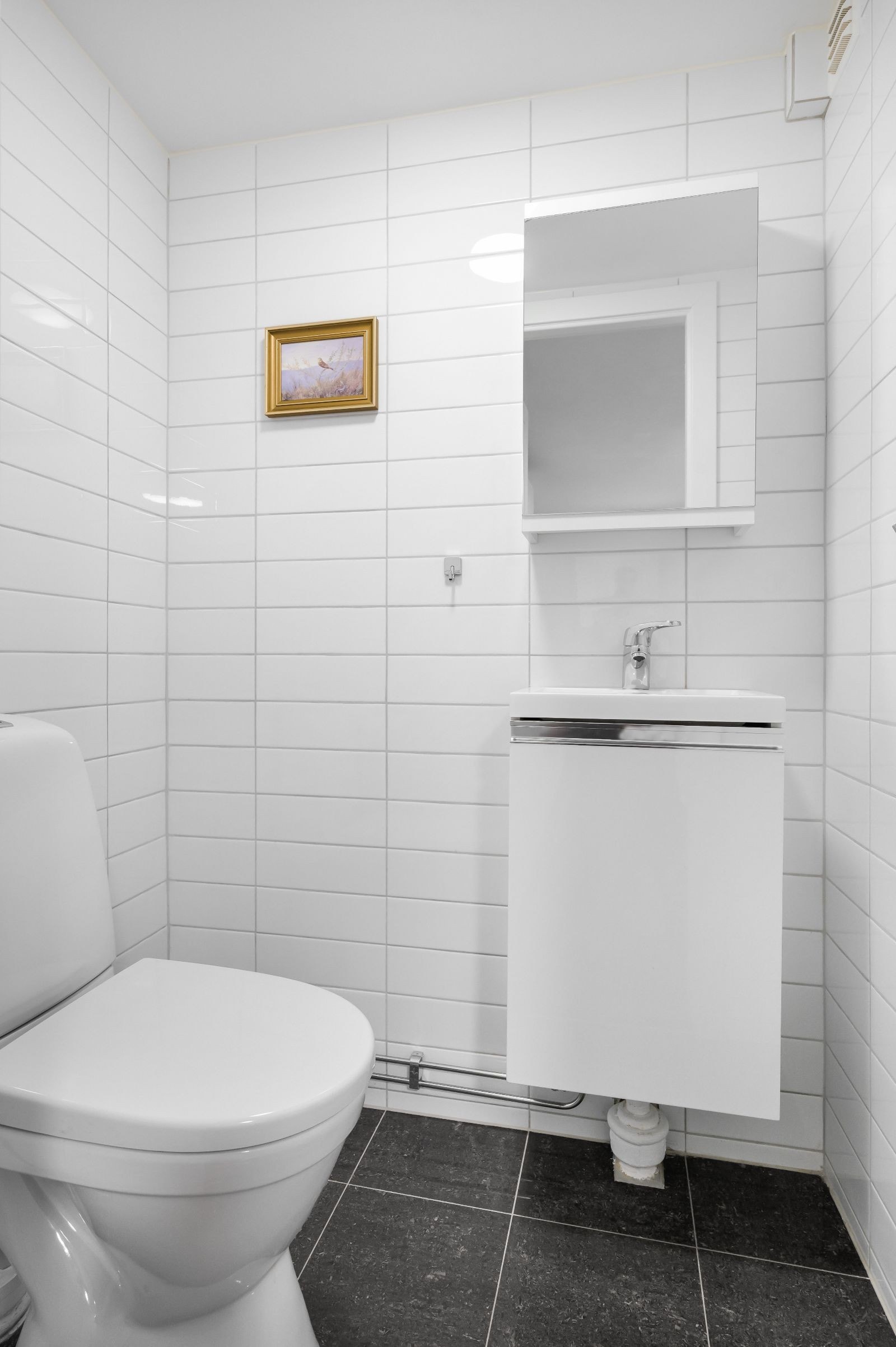 Separat toalett med varmekabler i gulv Galleribilde