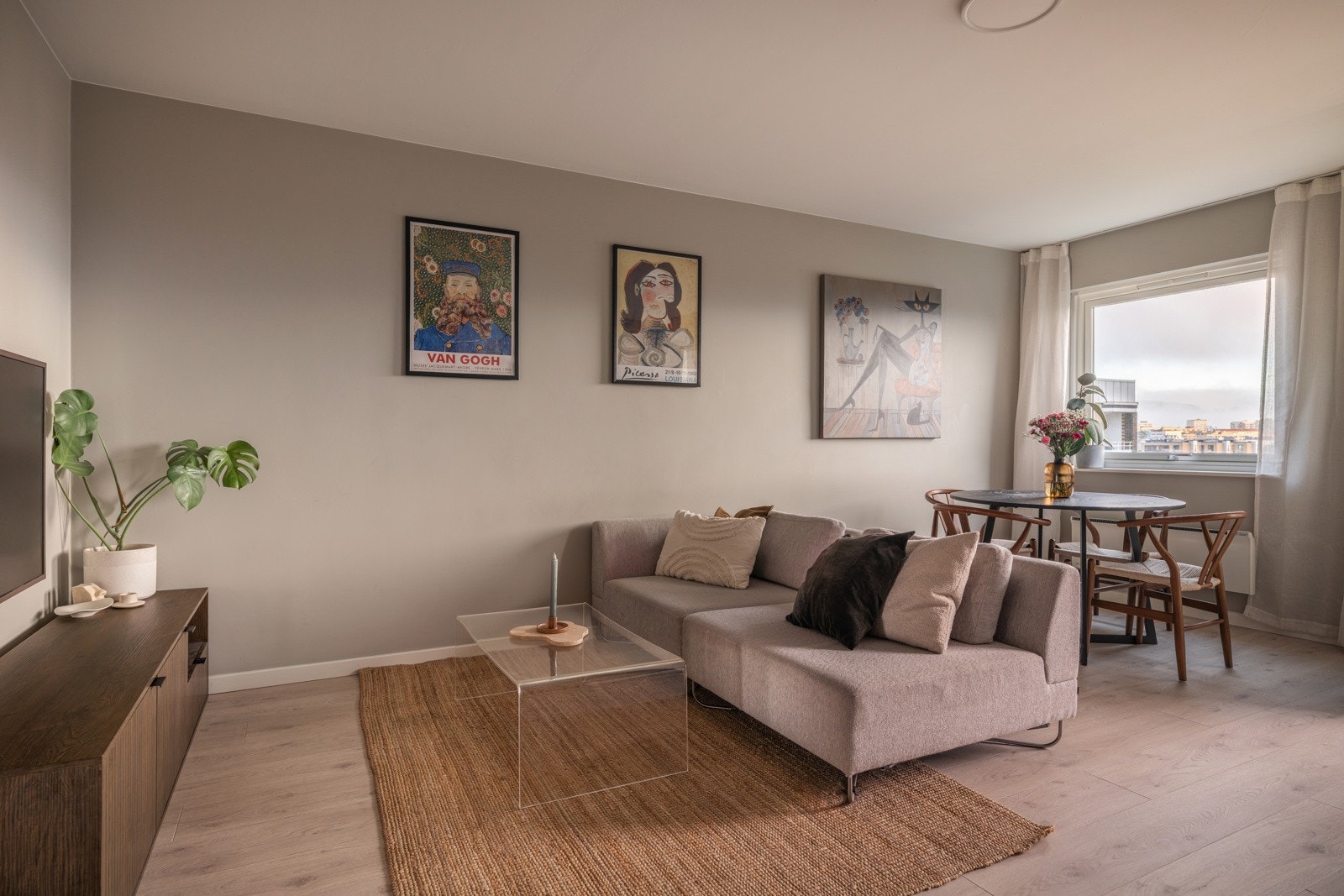 Hele leiligheten ble pusset opp i 2024 - her kan du flytte rett inn i en flott toppleilighet! Galleribilde