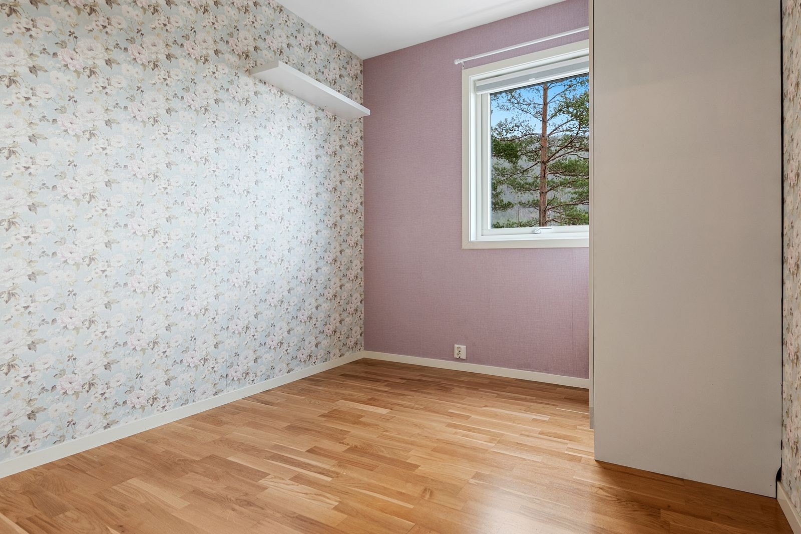 Soverom nummer to. Garderobe følger med Galleribilde