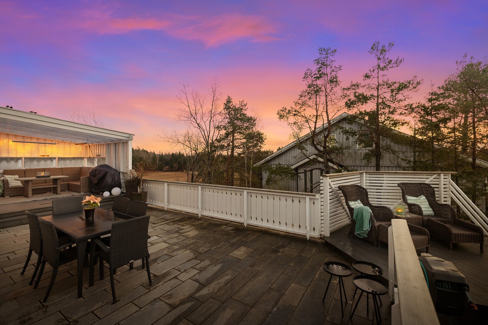 Uteområdet er delt inn i ulike soner og med mulighet til å flytte seg etter solen Galleribilde