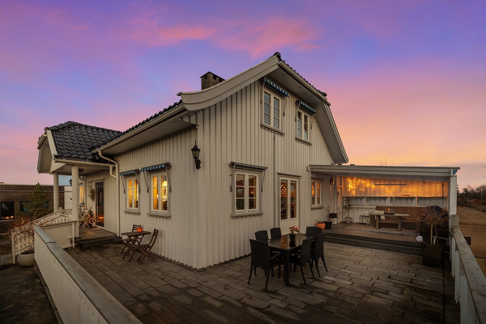 Store utearealer inviterer til mye bruk - utestuen er perfekt på de kjøligere dagene Galleribilde