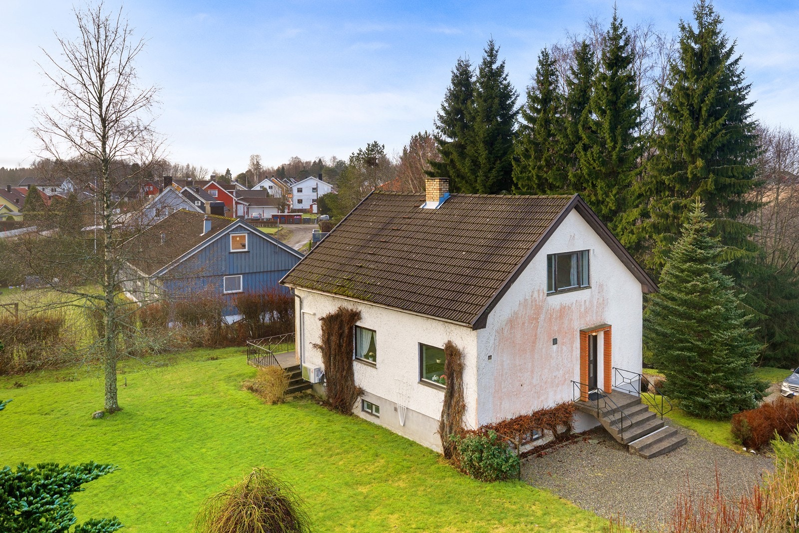 Huset har pussede murfasader. Galleribilde