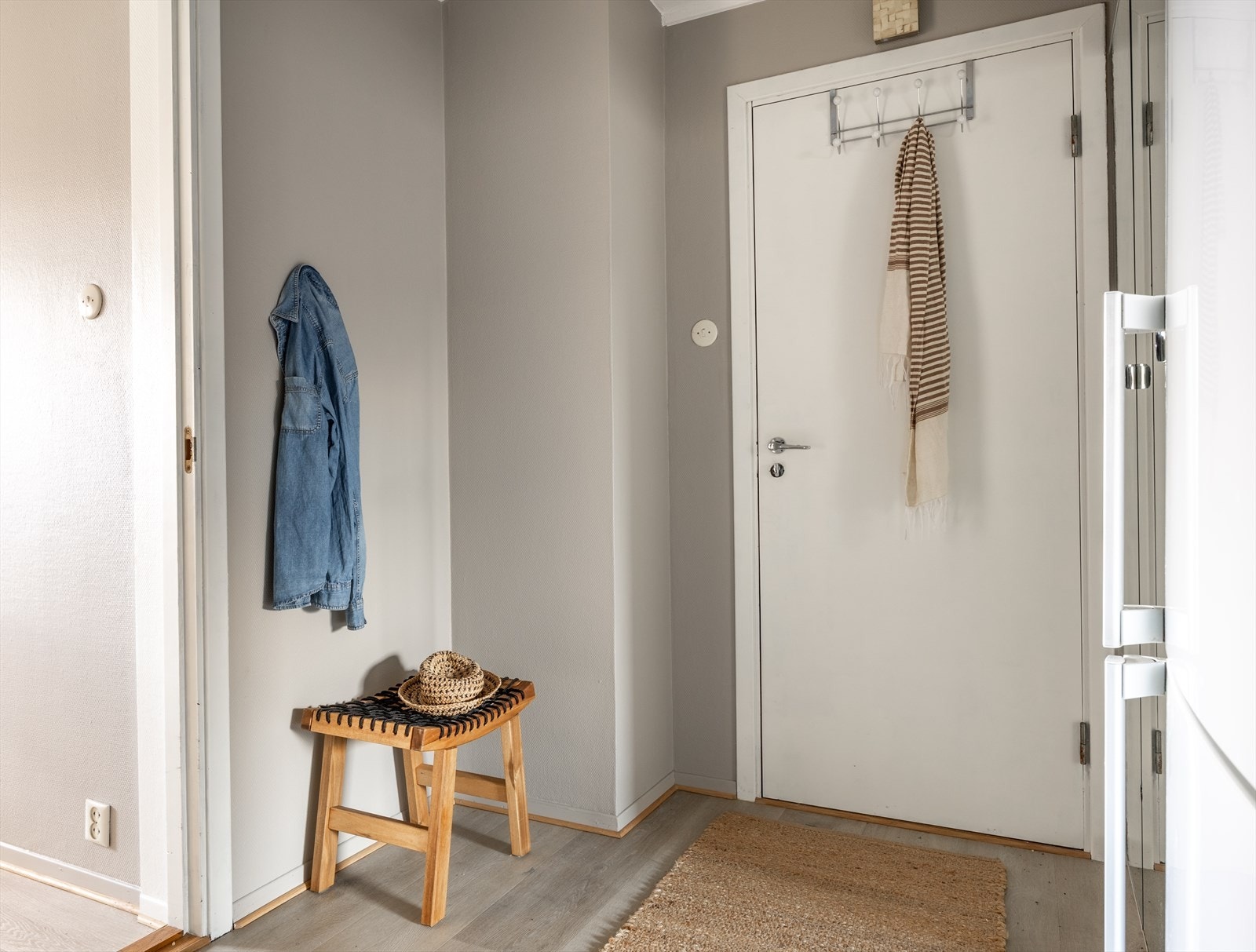 Romslig entré/gang Galleribilde