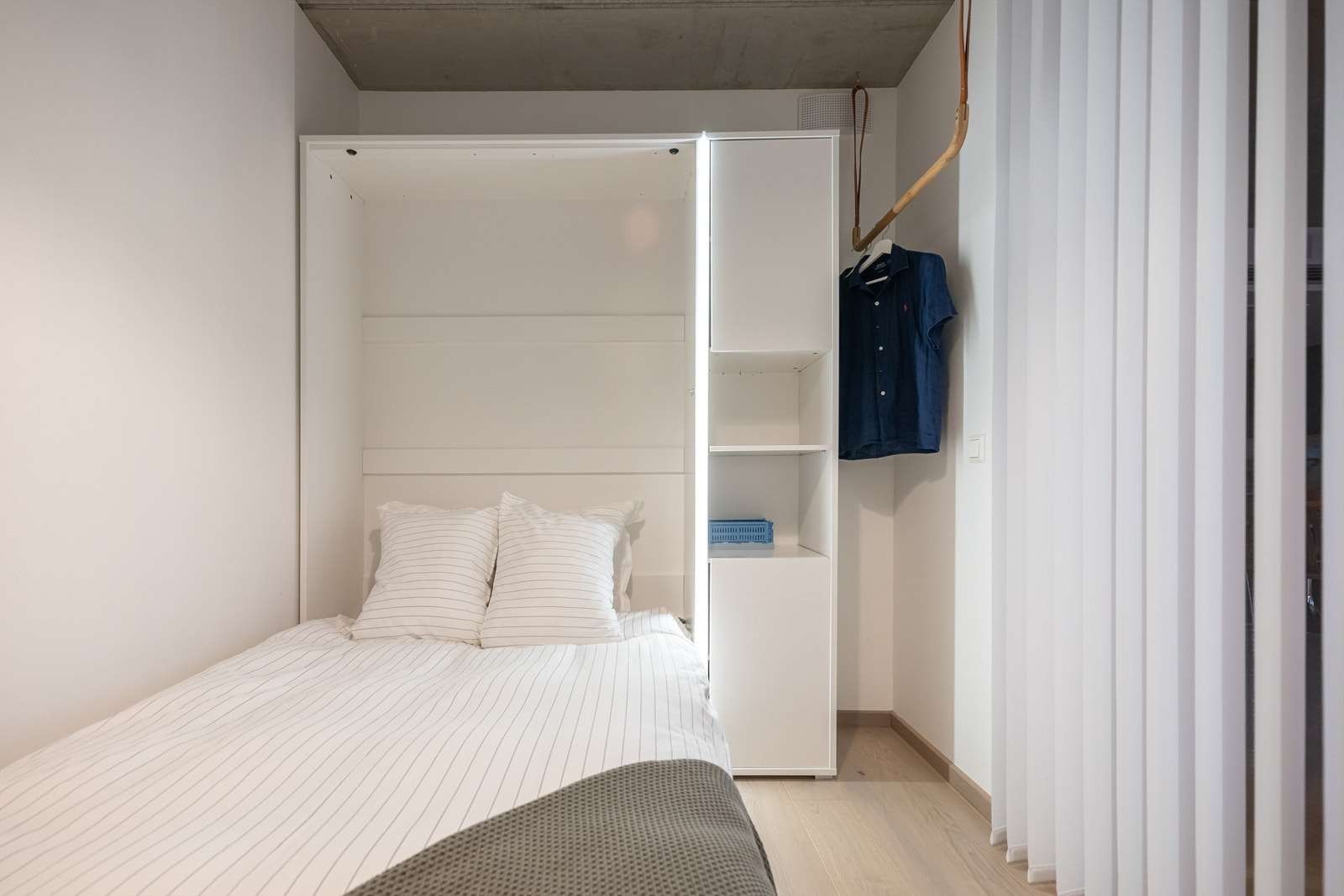 Leilighetens andre soverom er også romslig og passer ypperlig som barnerom, gjesterom eller kontor. Galleribilde