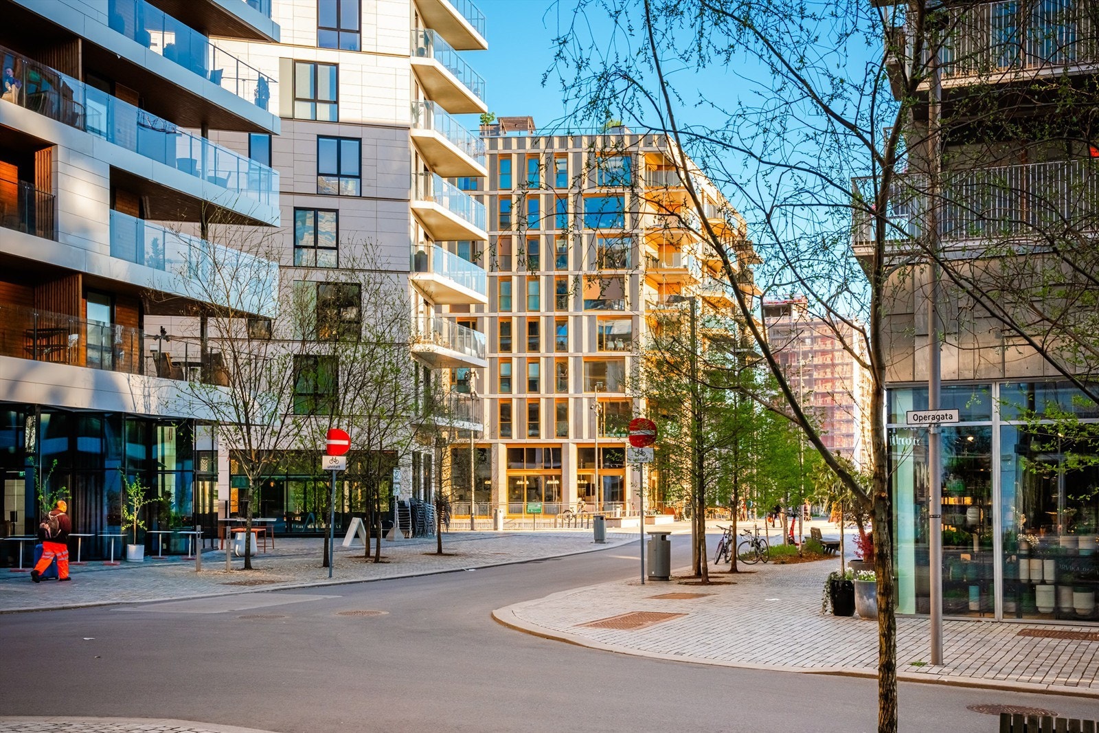 Området har kort vei til alt av servicetilbud, et godt utvalg av restauranter, puber, kafeer samt et pulserende kulturliv. Galleribilde