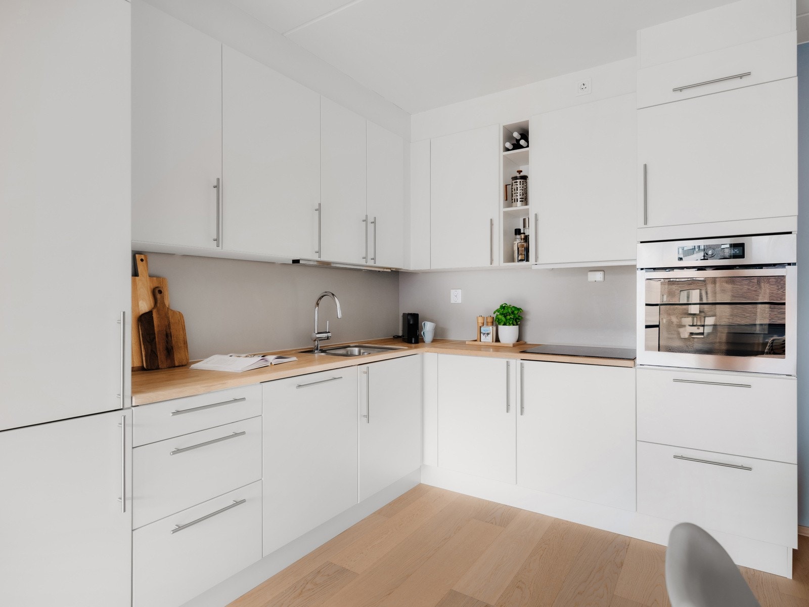 Ventilator har utkast til fellesanlegg. Waterguard og komfyrvakt er montert. Galleribilde