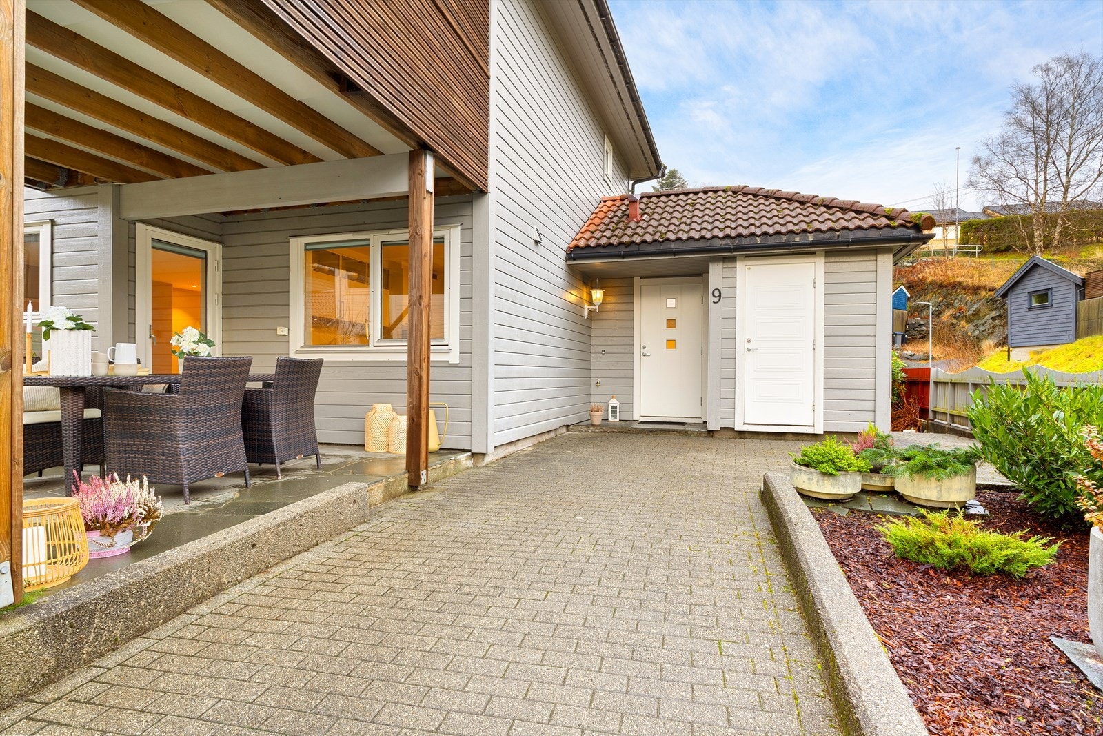 Ute møtes man av et innbydende inngangsparti, som gir et svært hyggelig førsteinntrykk. Galleribilde