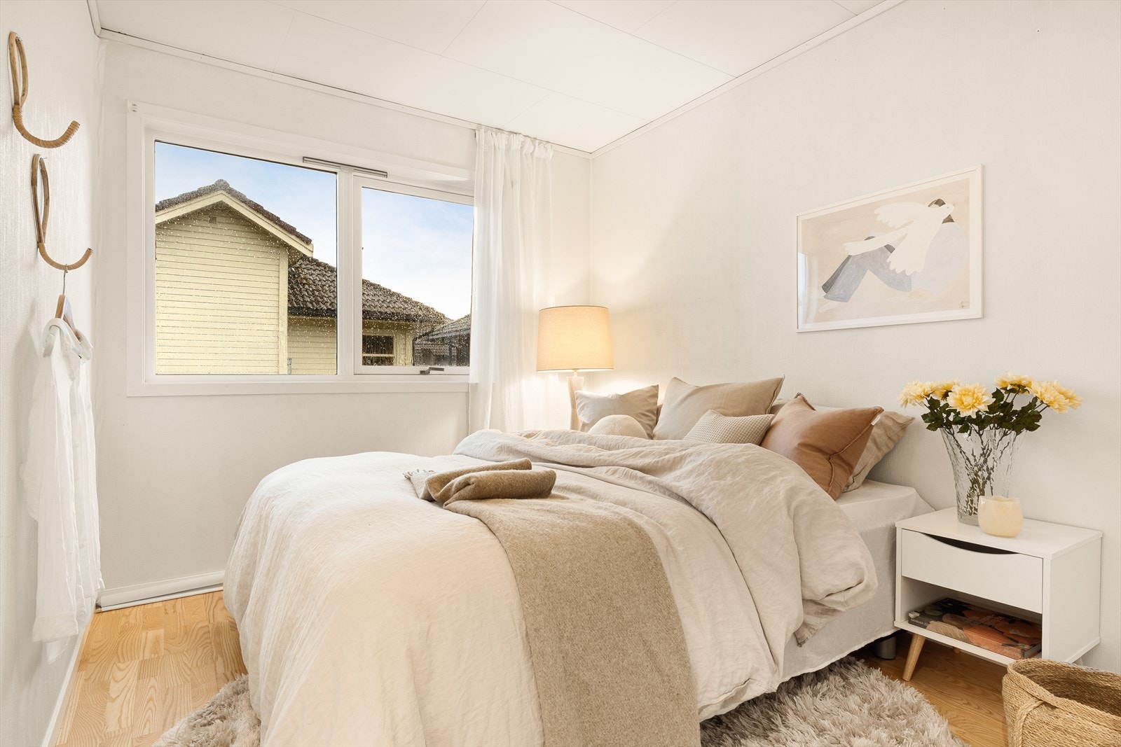 Soverom 2 med god romfølelse og plass til nødvendig møblement. Galleribilde