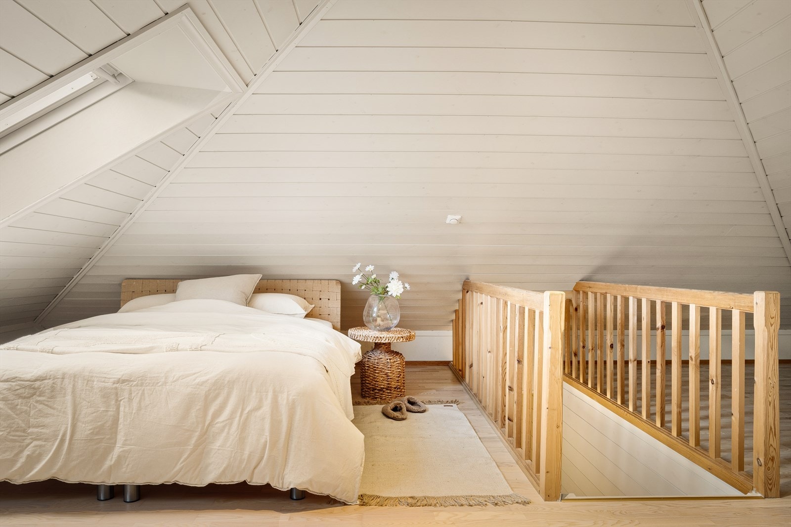 På toppen av boligen ligger et romslig loft. Galleribilde