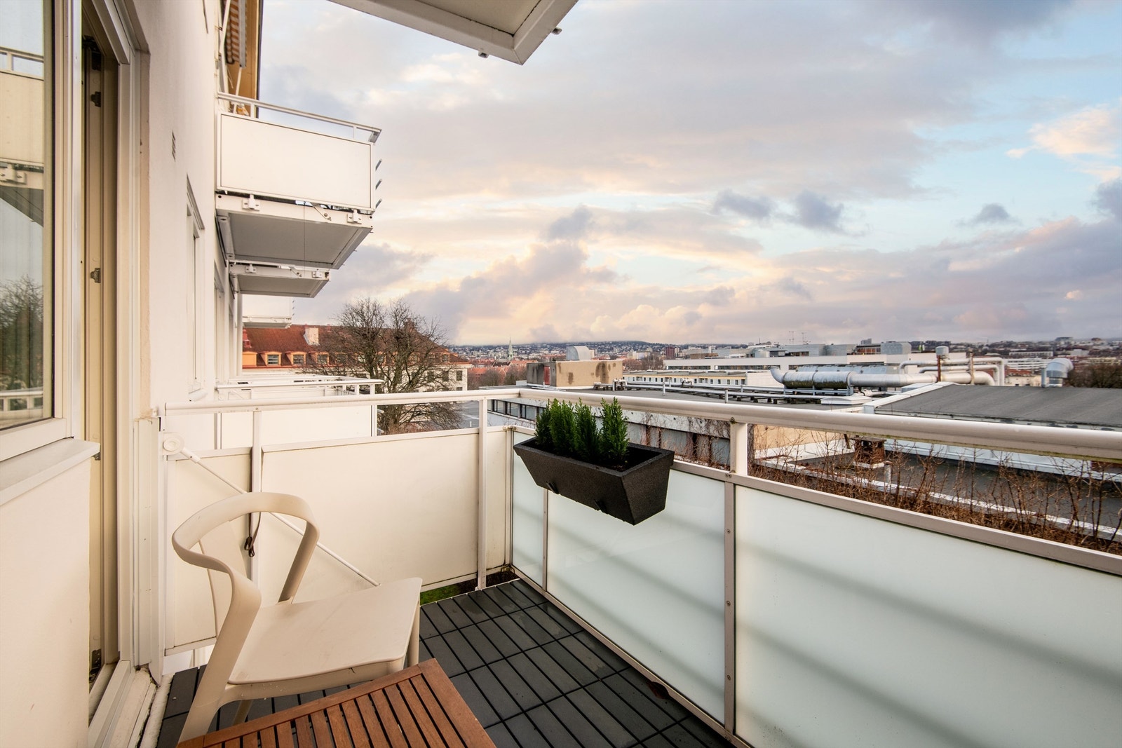 Balkongen er av god størrelse og byr på gode møbleringsmuligheter. Galleribilde