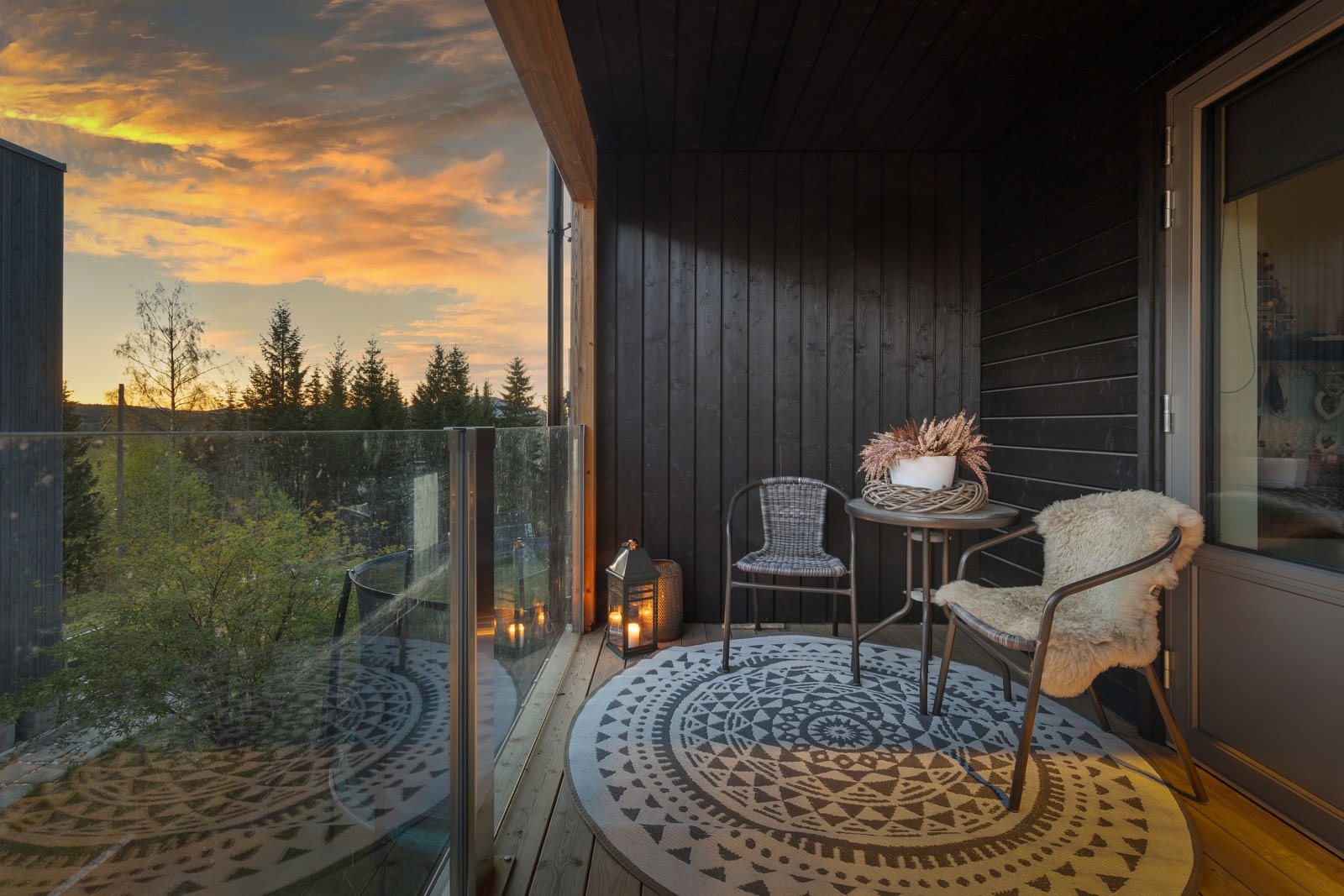 Herlig kveldsstemning på balkongen. Galleribilde