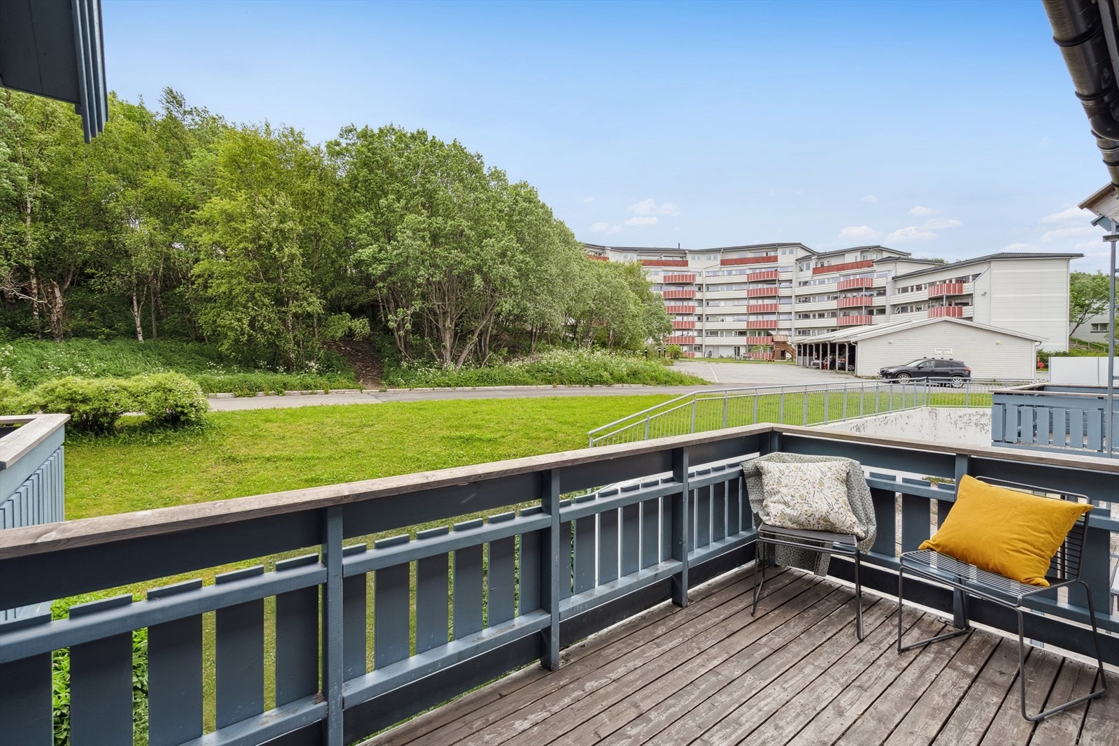 Balkong med utgang fra spisestue/kjøkken. Galleribilde