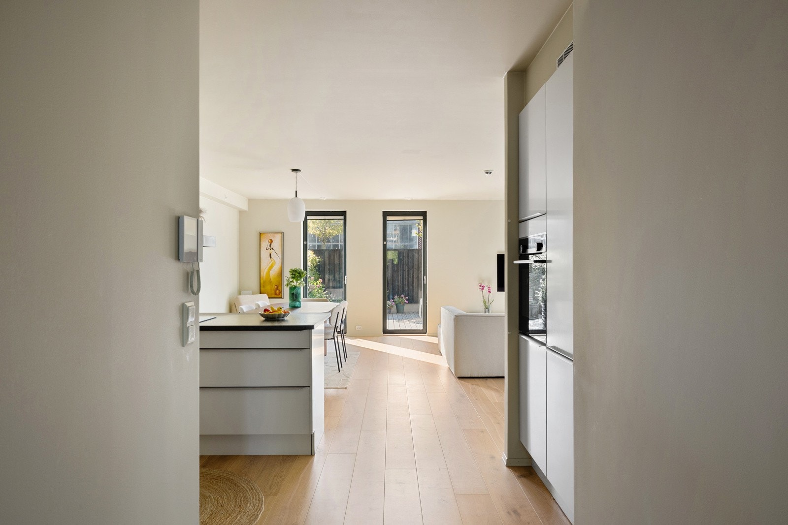 Gangen binder leiligheten fint sammen og leder deg inn mot stuen. Galleribilde