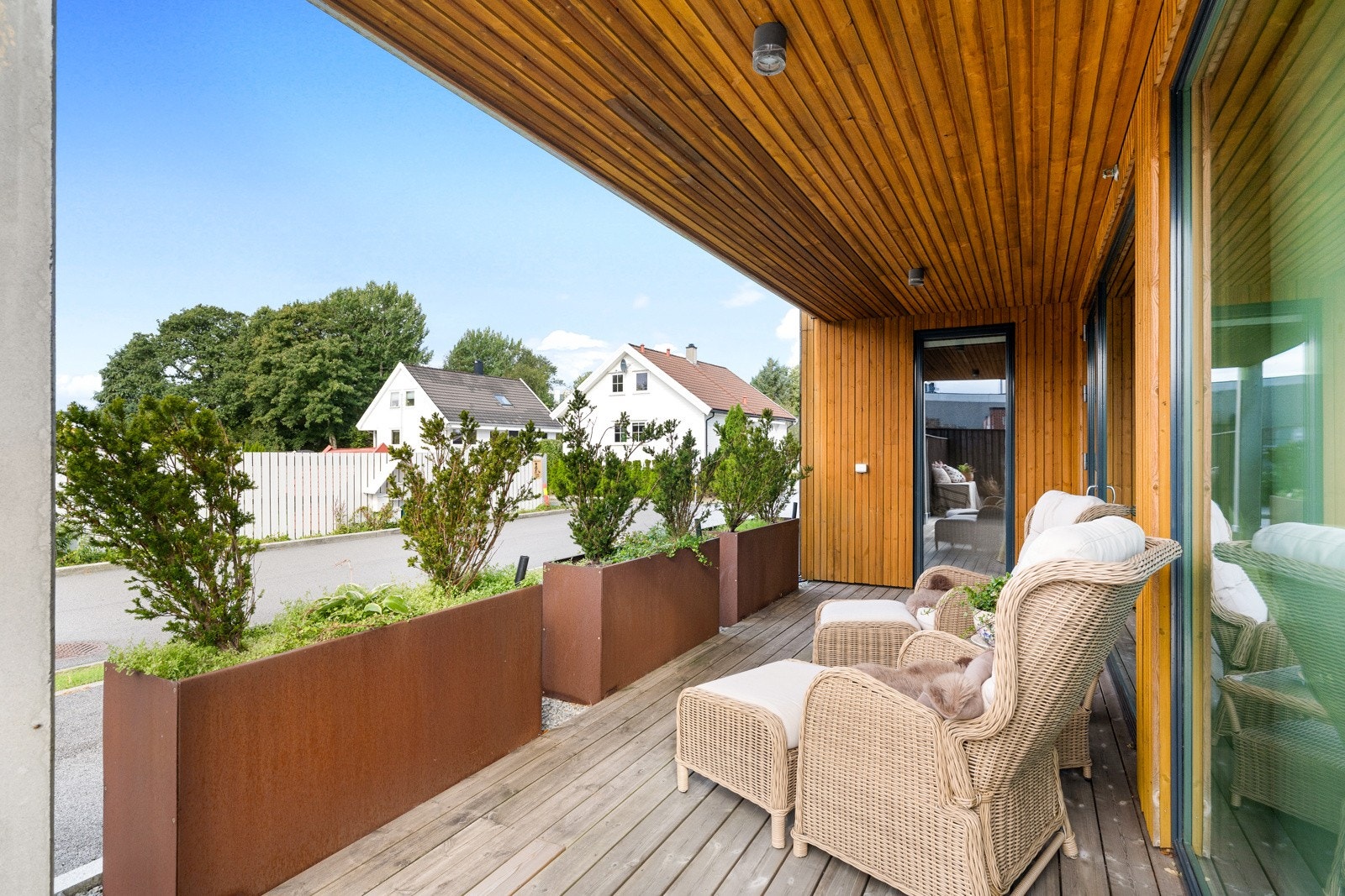 På andre siden av leiligheten har du en koselig terrasse. Galleribilde