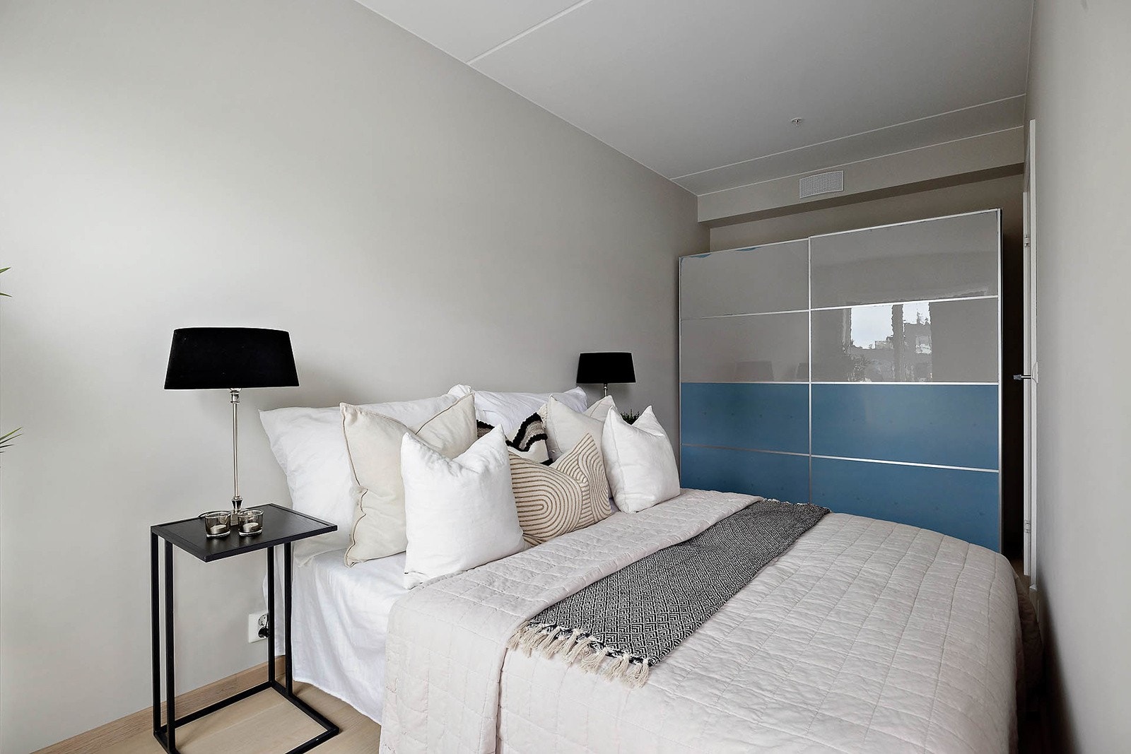 Hovedsoverom med garderobeskap. Galleribilde