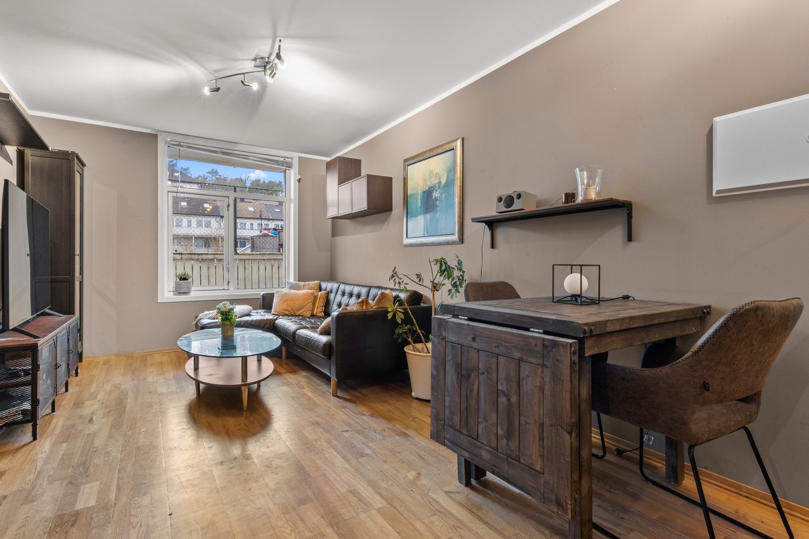 Velkommen til Tordenskjolds gate 55 - stue med god størrelse og lune og moderne farger Galleribilde